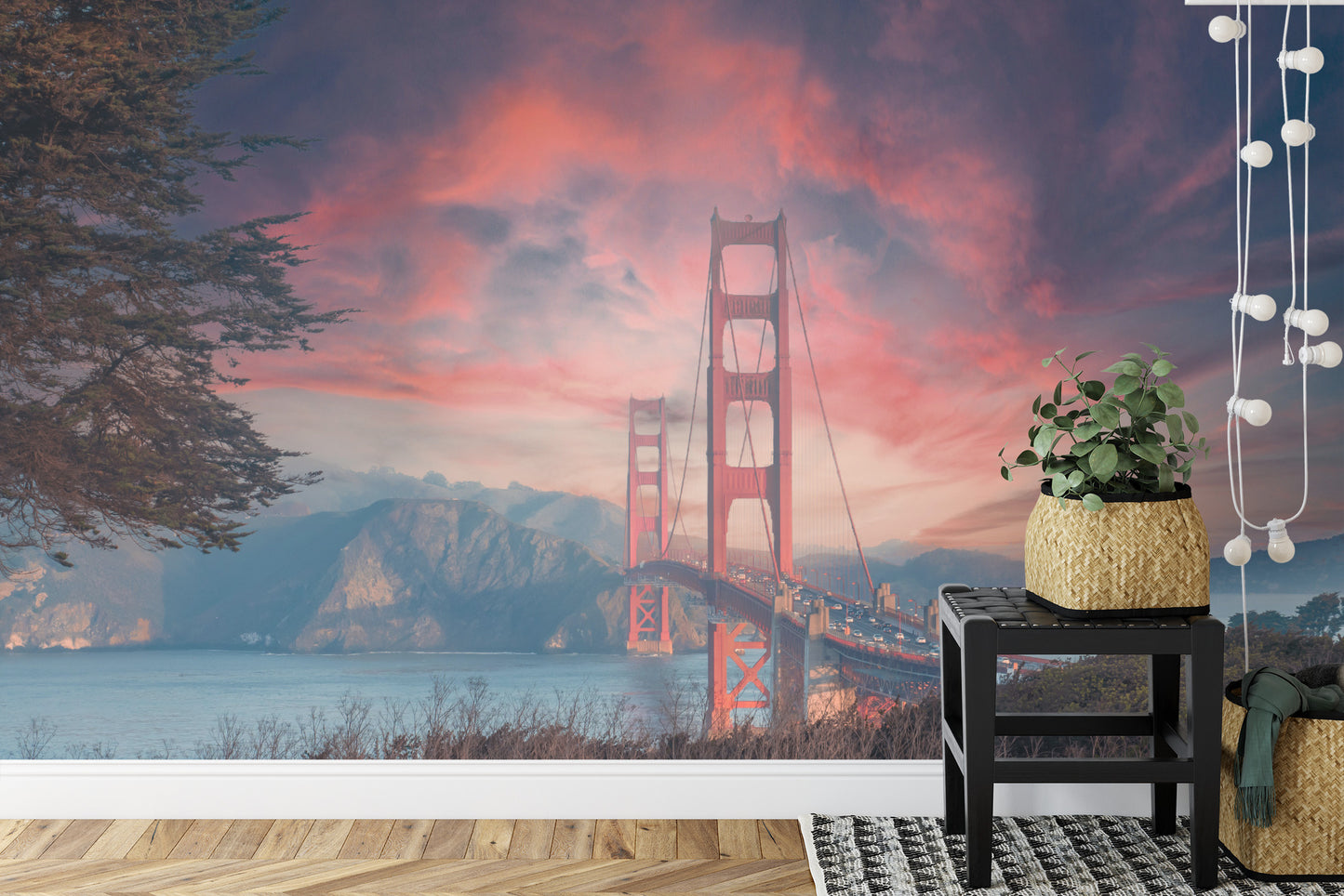 Fototapete Beautiful View Of Golden Gate Bridge In Background Of Mountains During Sunset