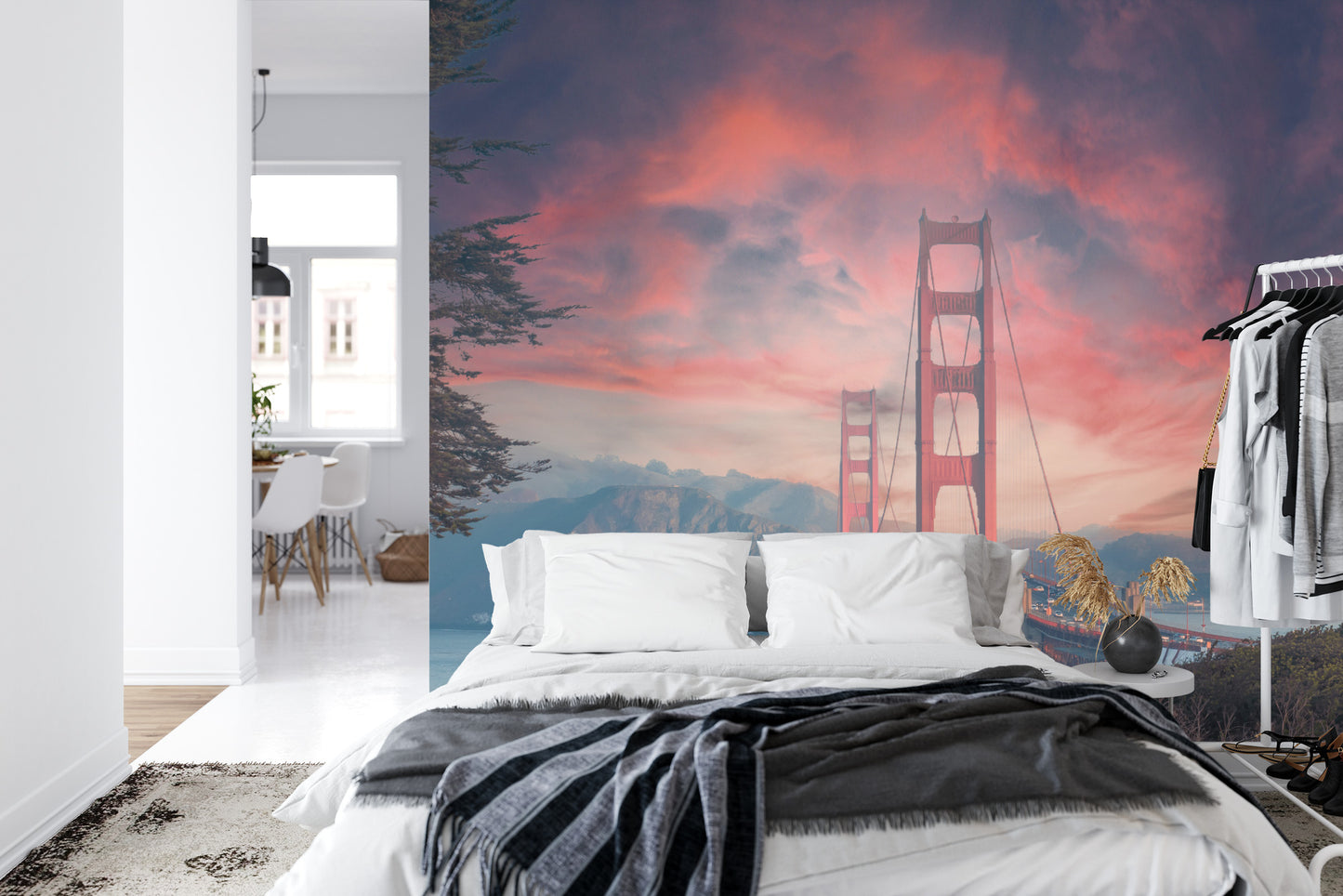 Fototapete Beautiful View Of Golden Gate Bridge In Background Of Mountains During Sunset