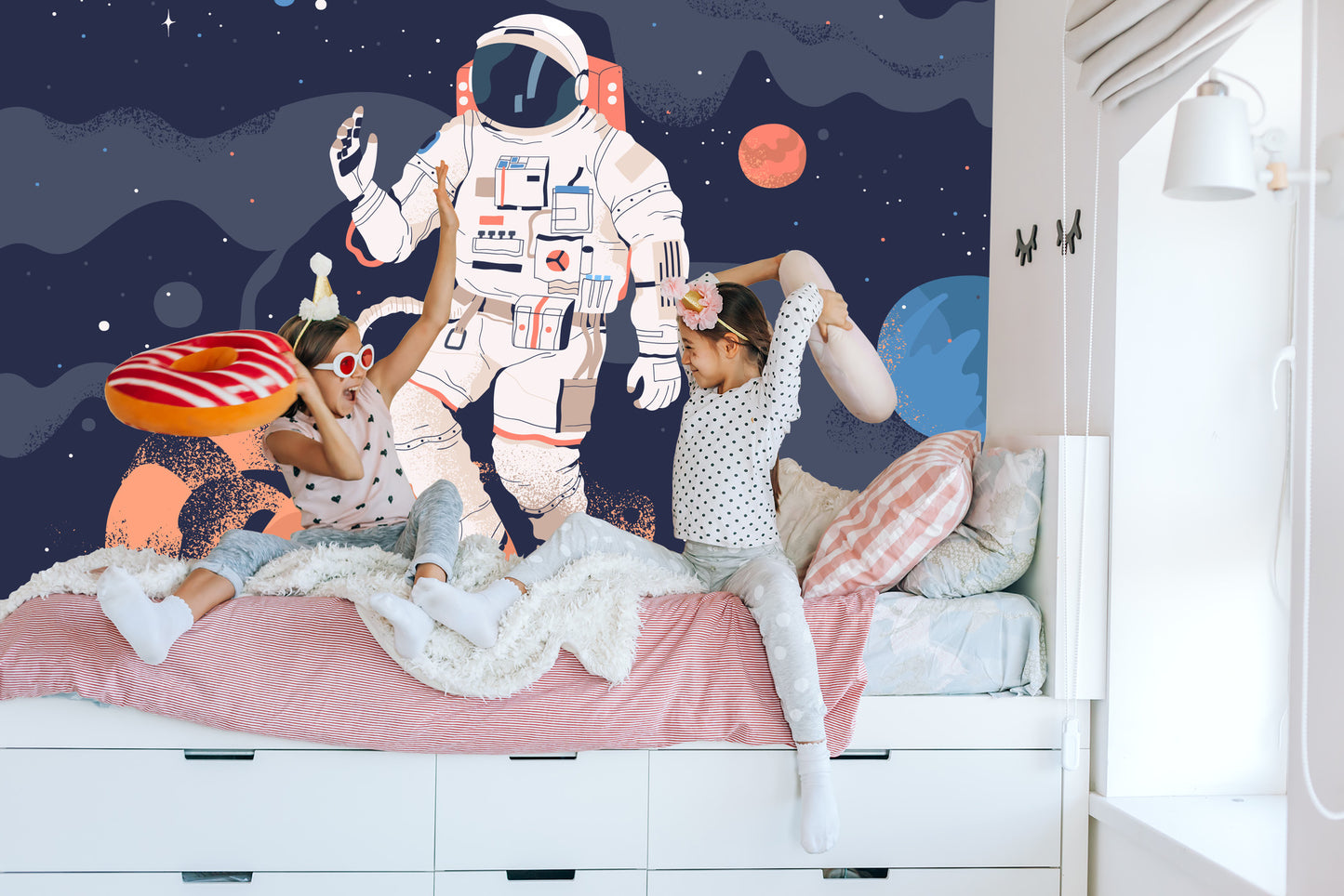 Fototapete Astronaut Im Weltall Und Planeten