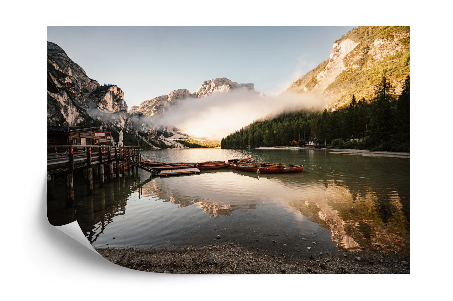 Fototapete Boats On The Braies Lake, Pragser Wildsee In Dolomites Mountains, Sudtirol, Italy Dolomite.