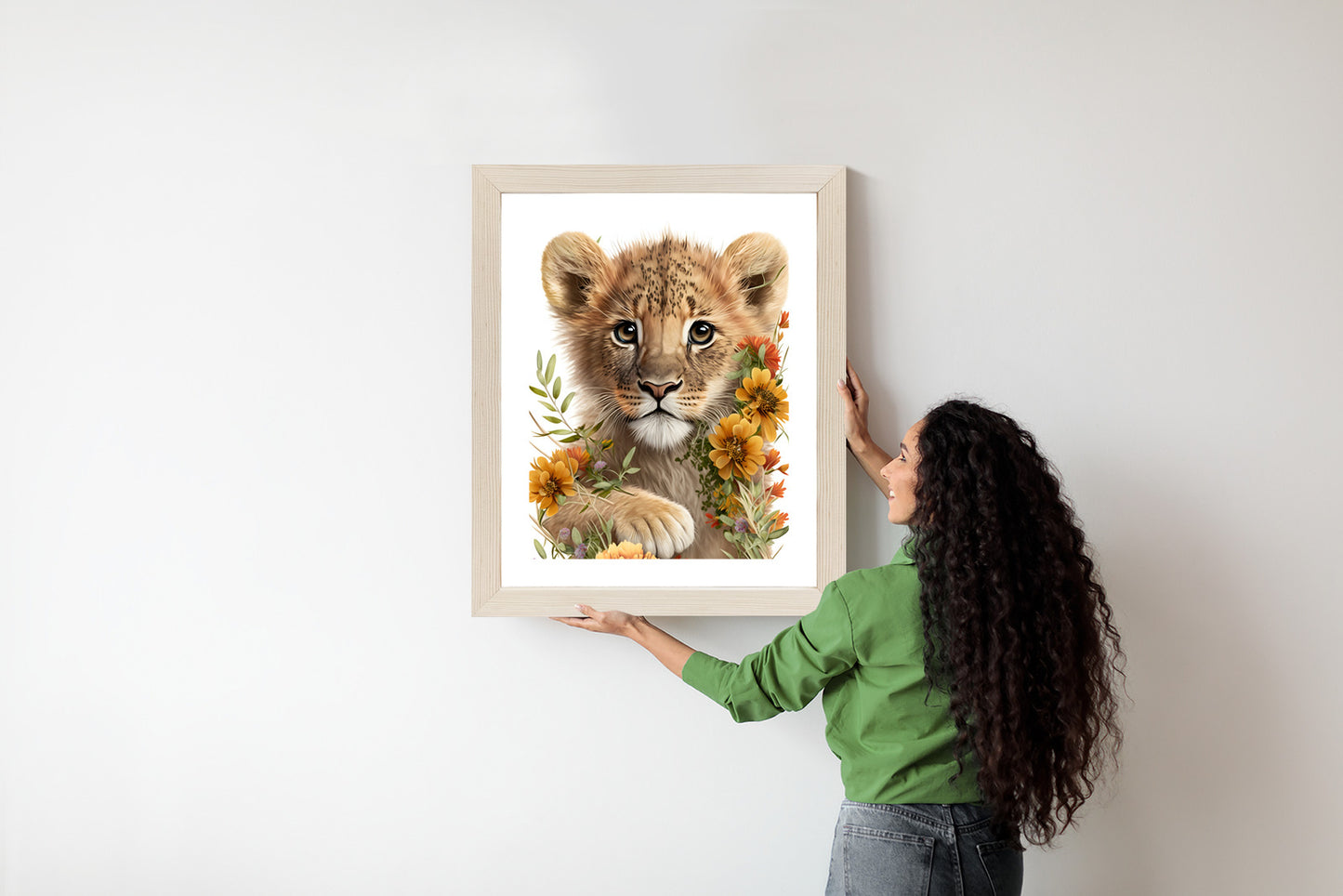 Poster Porträt Eines Löwenbabys In Blumen Rahmen Holz Mit Passepartout Farbe Natürlich