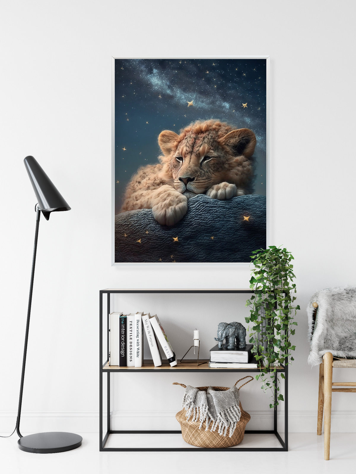 Poster Schlafender Löwe Und Nachthimmel Rahmen Holz Mit Passepartout Farbe Natürlich