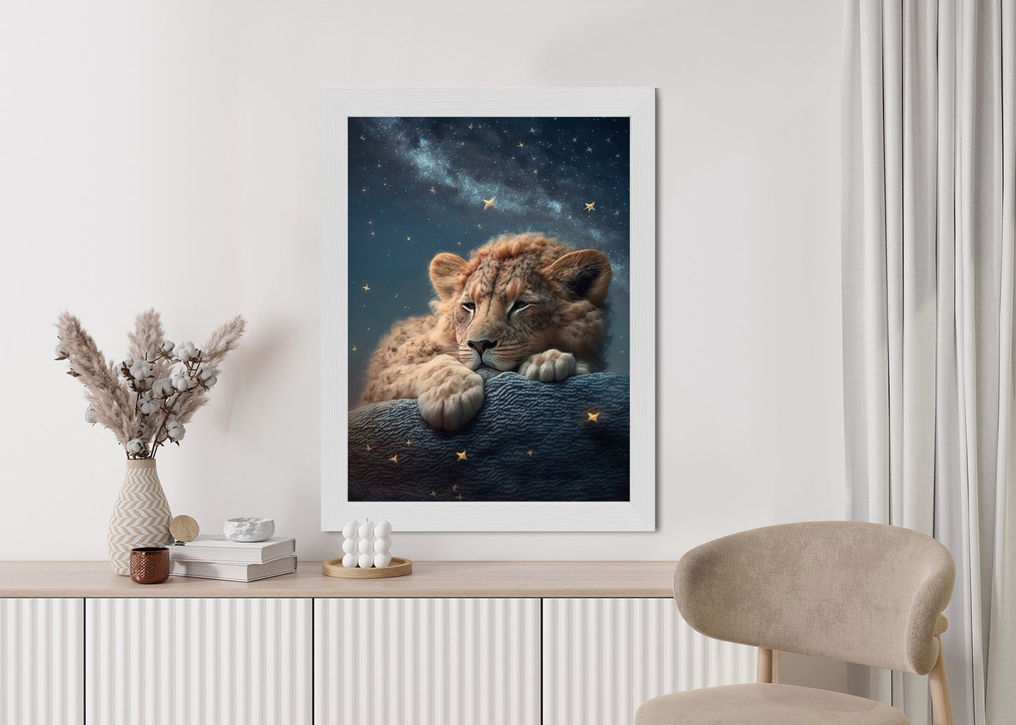 Poster Schlafender Löwe Und Nachthimmel Rahmen Holz Mit Passepartout Farbe Natürlich