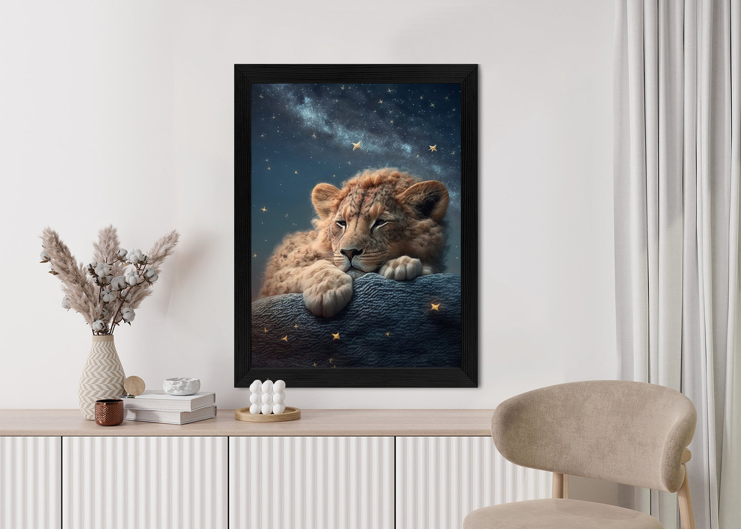Poster Schlafender Löwe Und Nachthimmel Rahmen Holz Mit Passepartout Farbe Natürlich