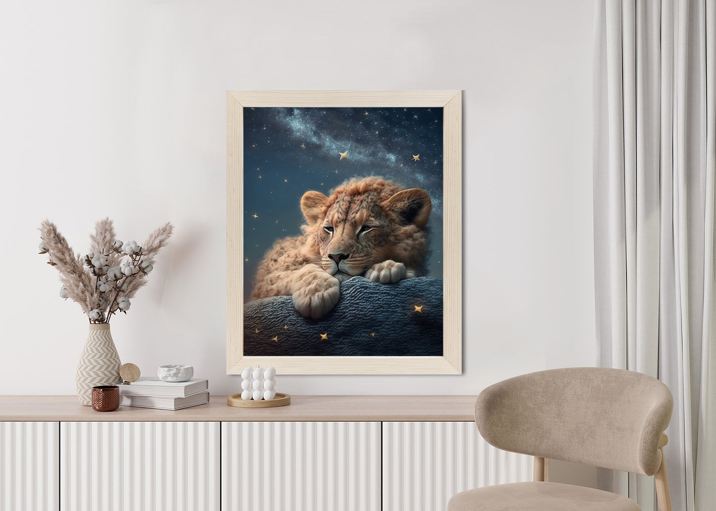 Poster Schlafender Löwe Und Nachthimmel Rahmen Holz Mit Passepartout Farbe Natürlich