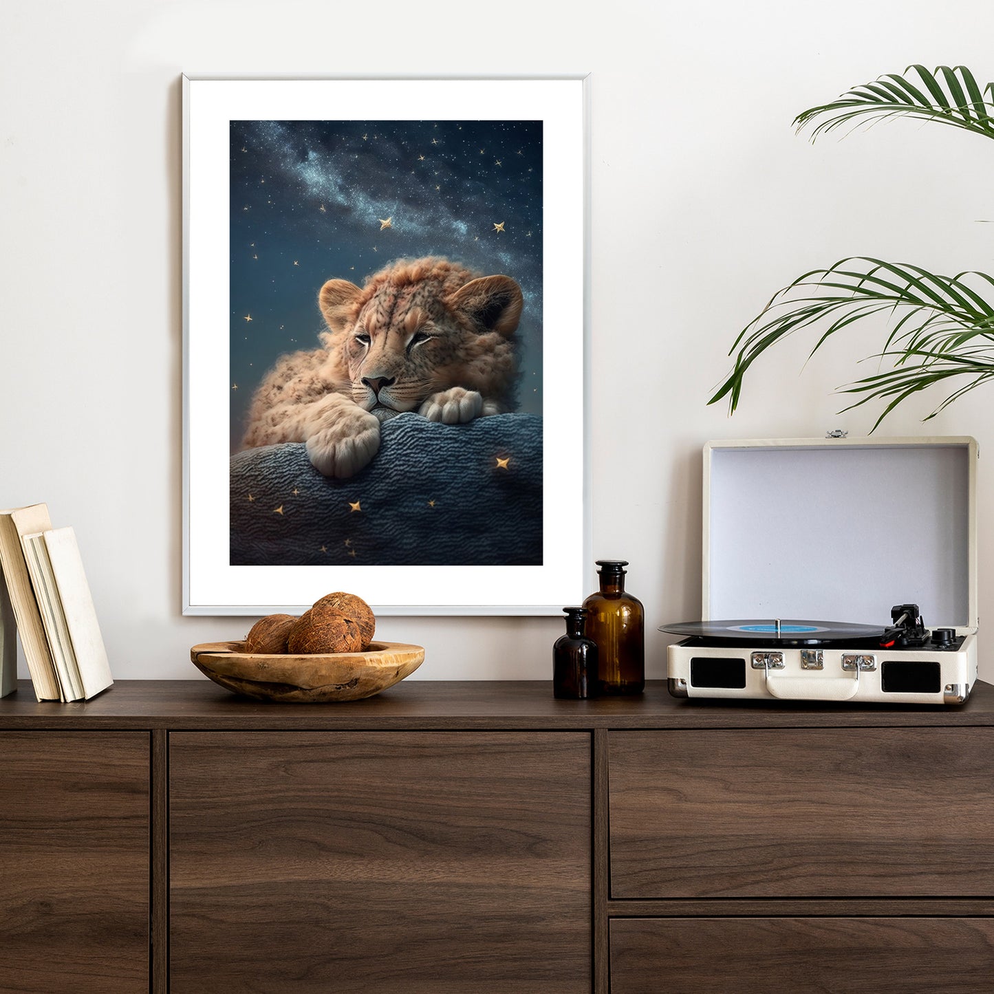 Poster Schlafender Löwe Und Nachthimmel Rahmen Holz Mit Passepartout Farbe Natürlich