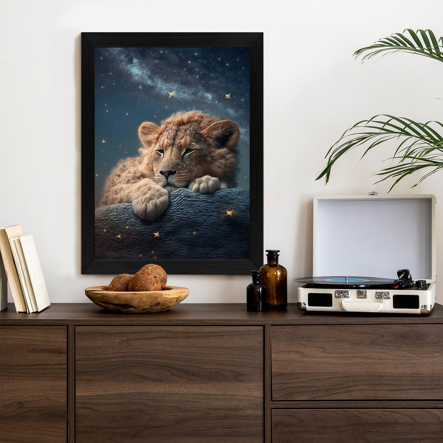 Poster Schlafender Löwe Und Nachthimmel Rahmen Holz Mit Passepartout Farbe Natürlich