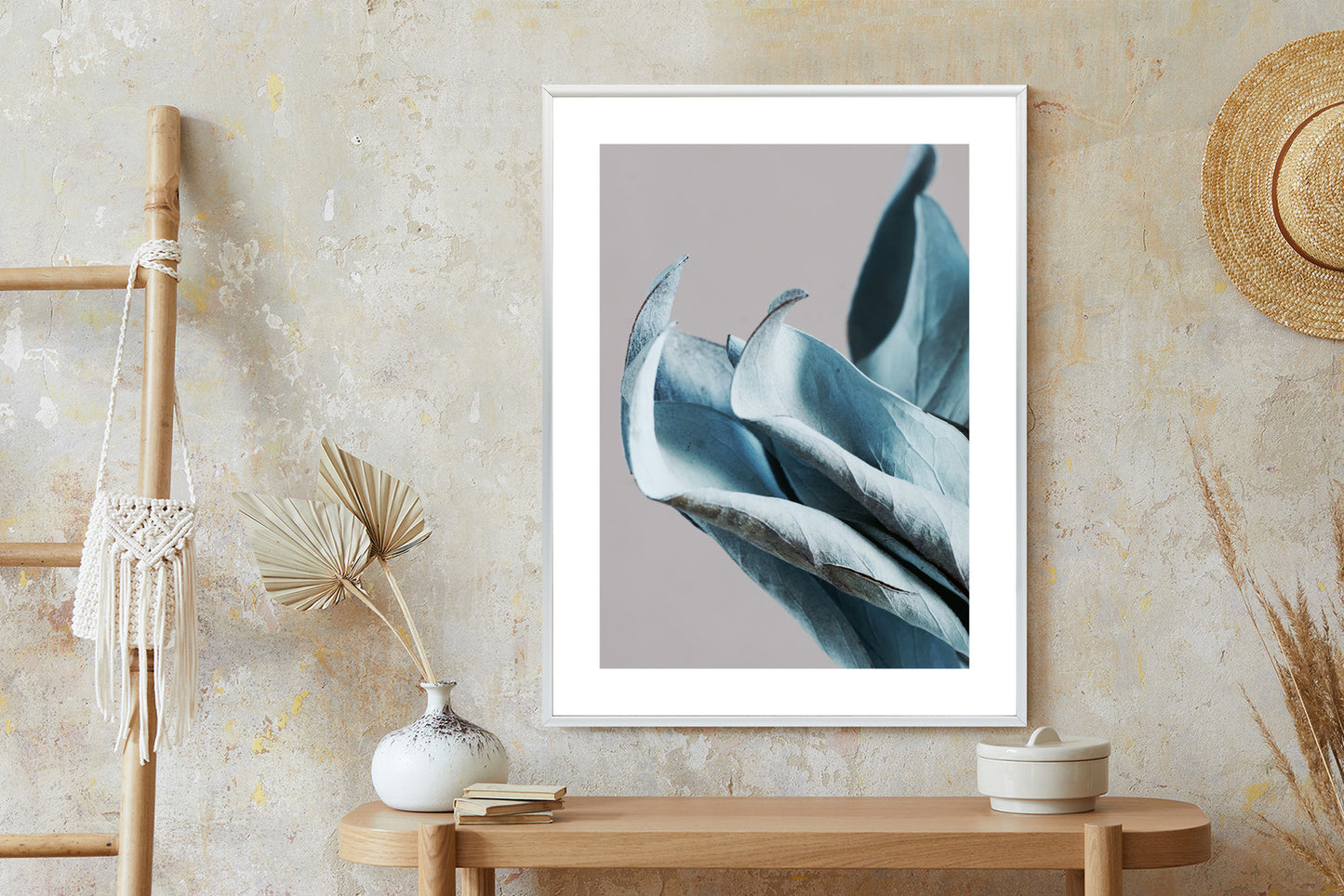 Poster Blaue Blätter Auf Grauem Hintergrund
