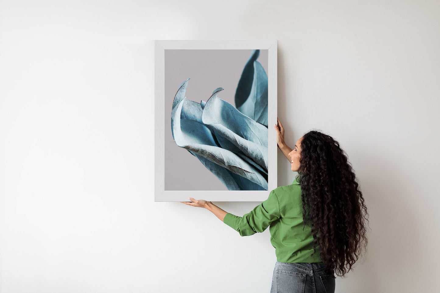 Poster Blaue Blätter Auf Grauem Hintergrund