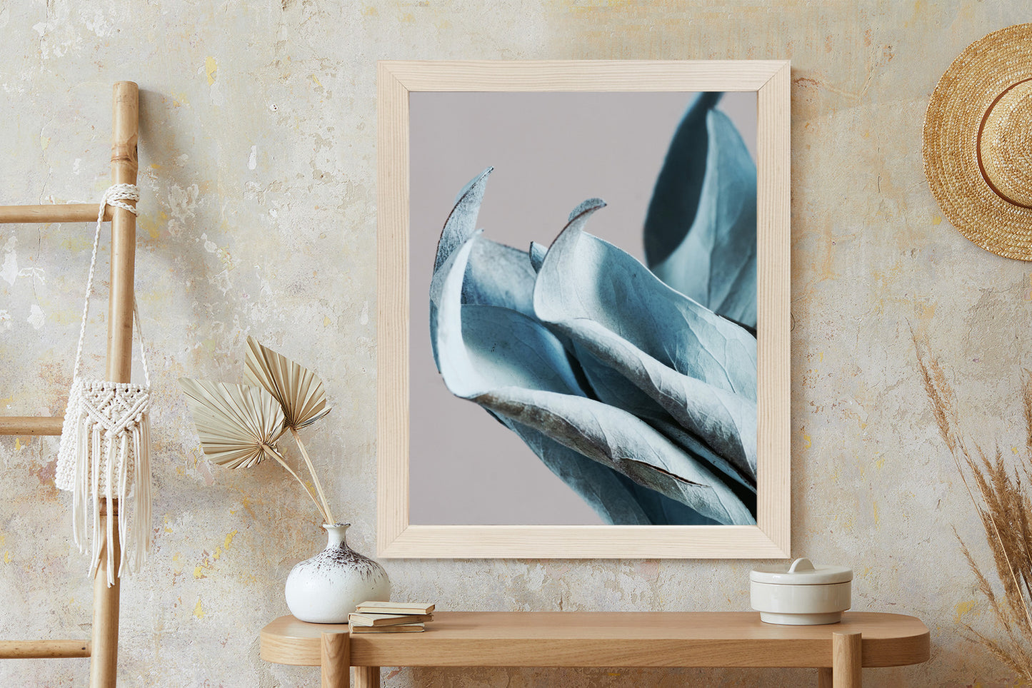Poster Blaue Blätter Auf Grauem Hintergrund