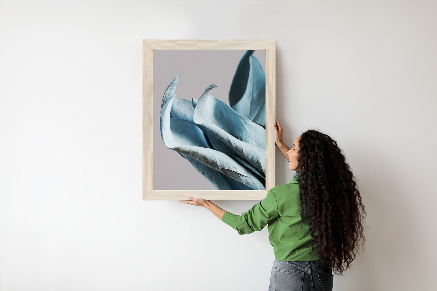 Poster Blaue Blätter Auf Grauem Hintergrund