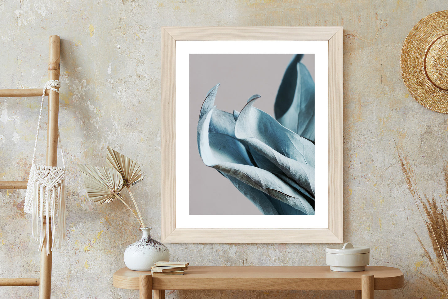 Poster Blaue Blätter Auf Grauem Hintergrund