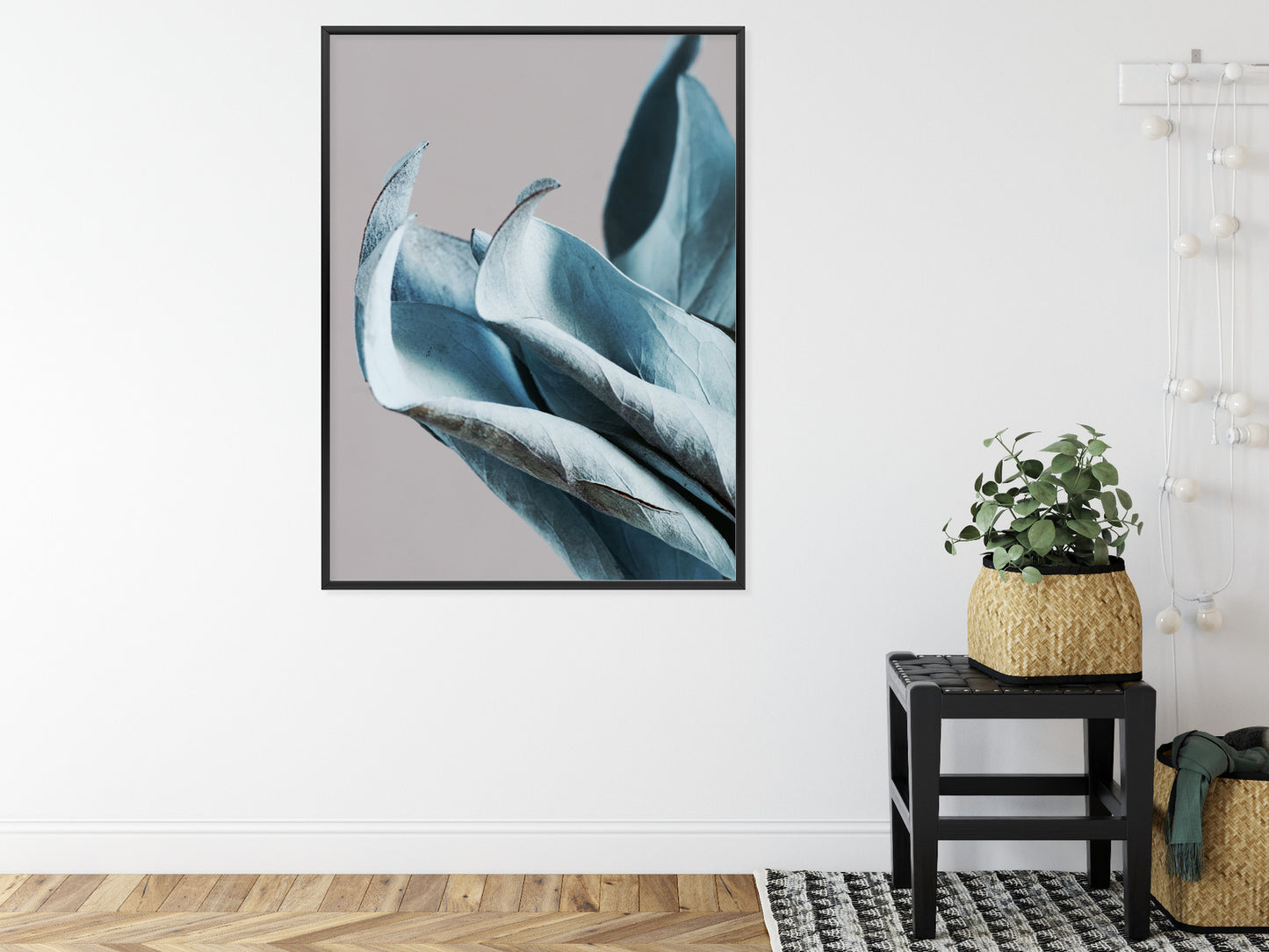 Poster Blaue Blätter Auf Grauem Hintergrund