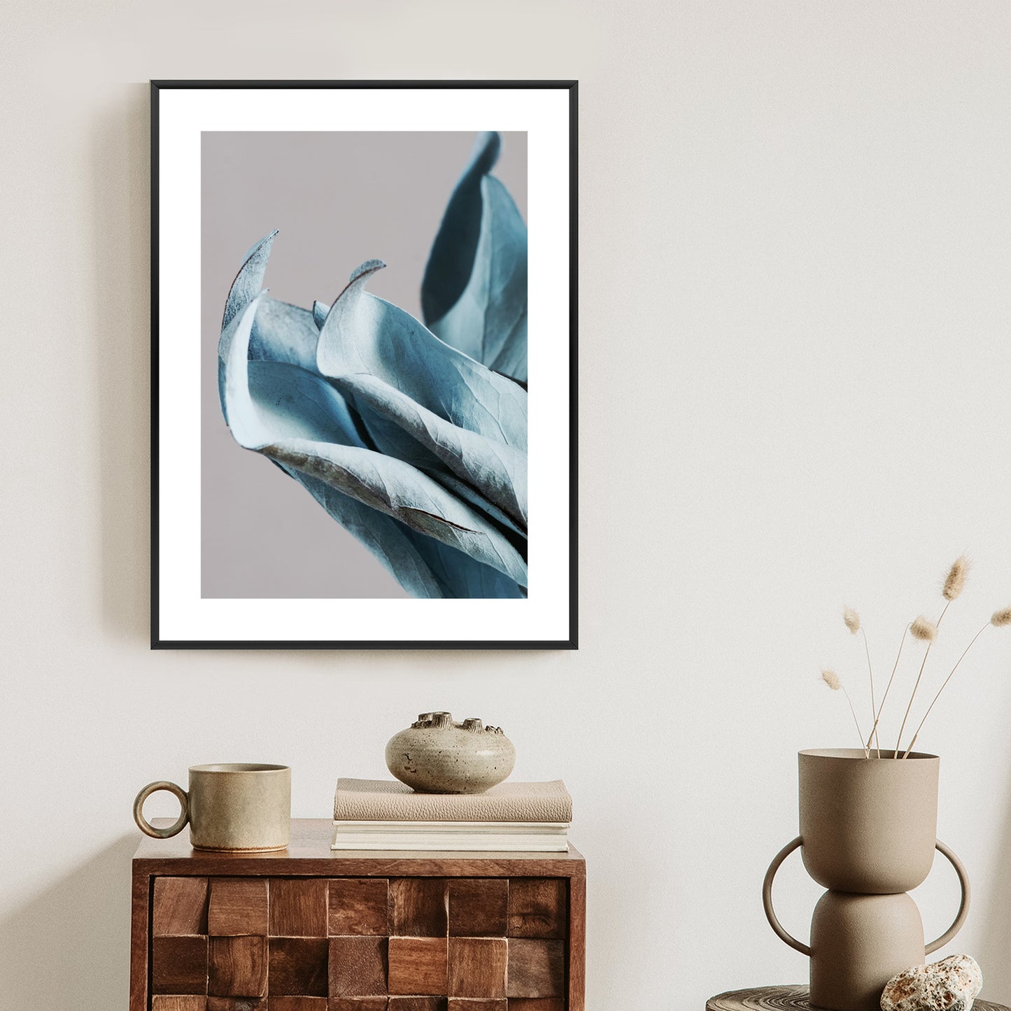 Poster Blaue Blätter Auf Grauem Hintergrund