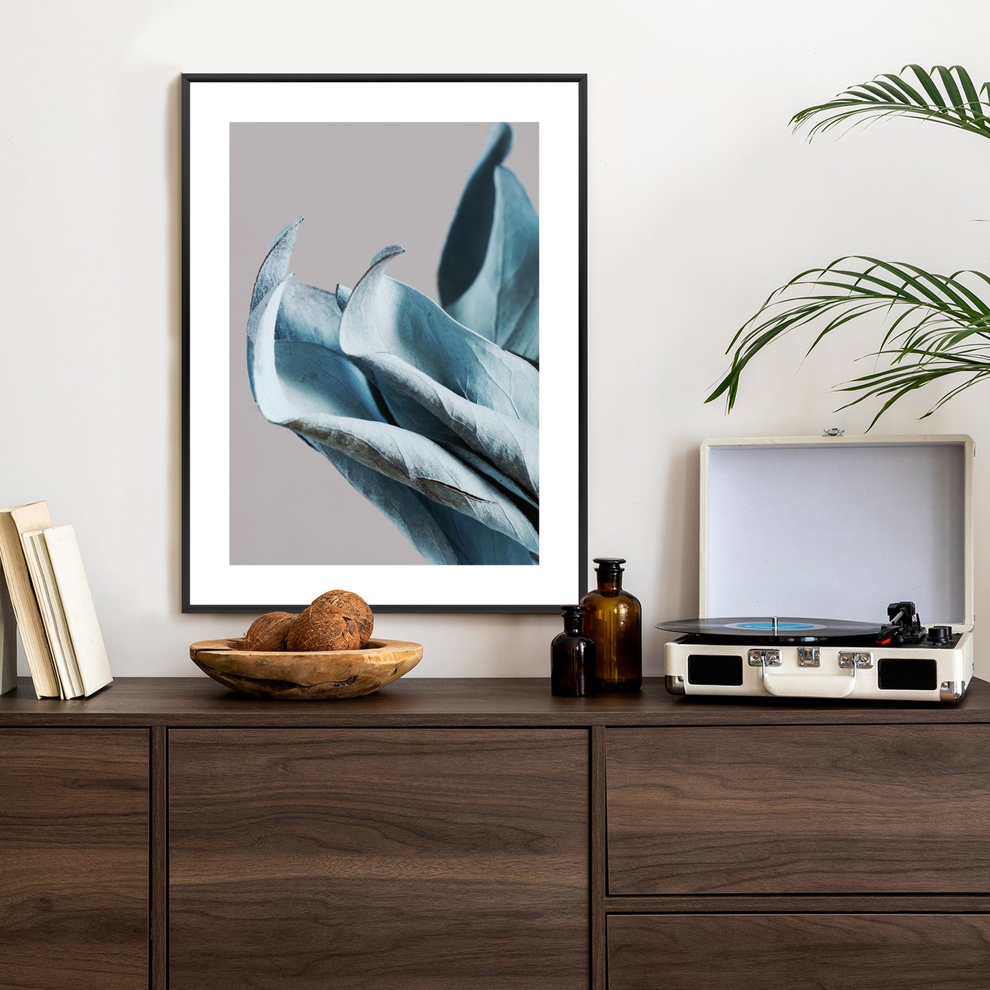 Poster Blaue Blätter Auf Grauem Hintergrund