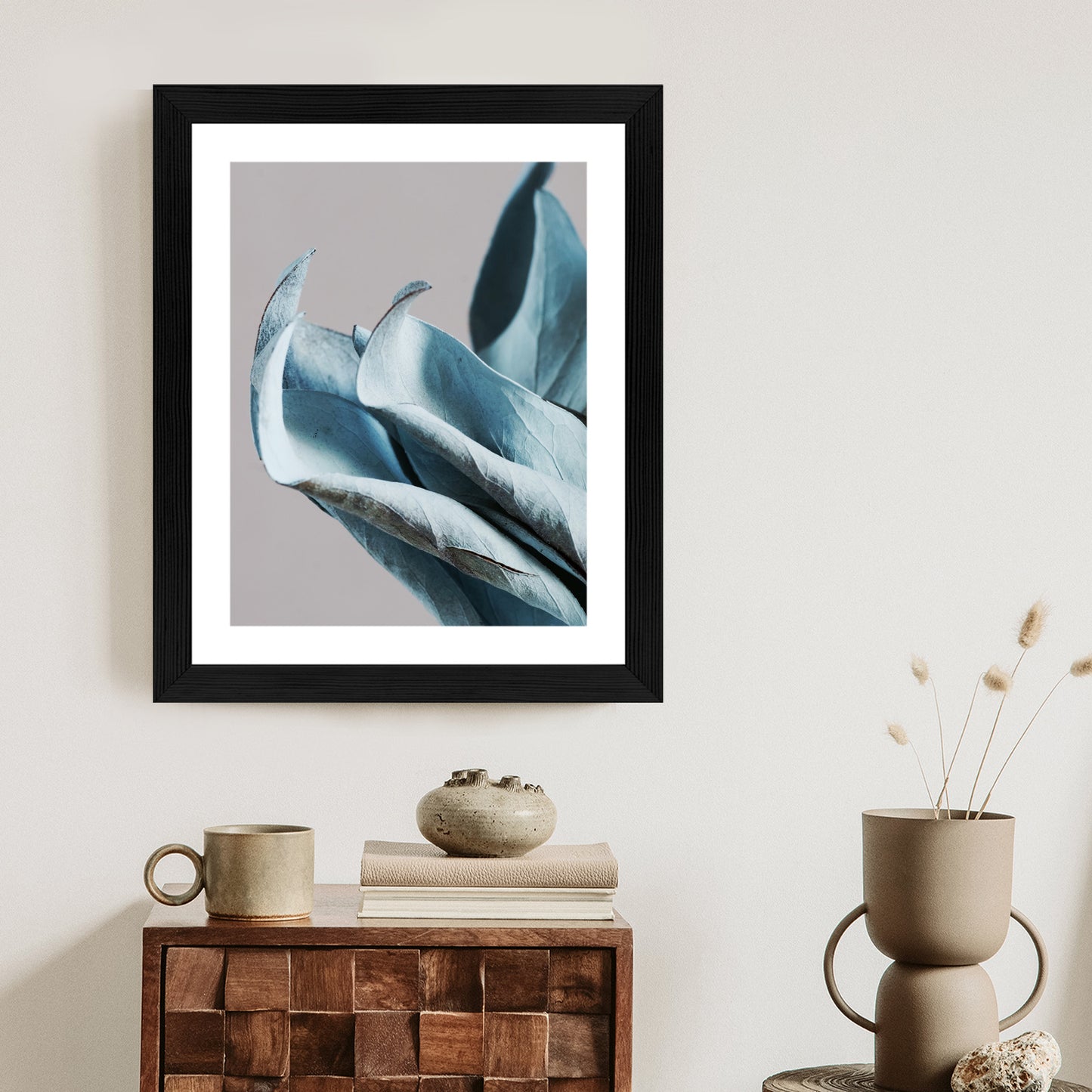 Poster Blaue Blätter Auf Grauem Hintergrund