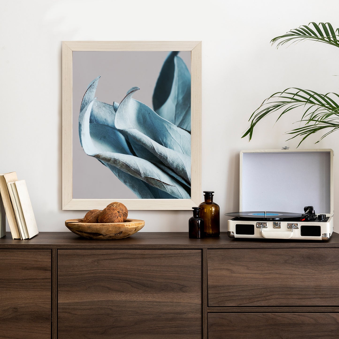Poster Blaue Blätter Auf Grauem Hintergrund