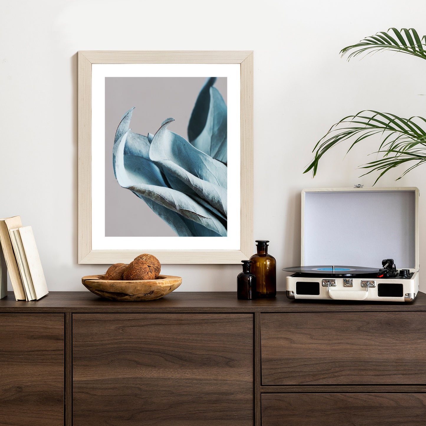 Poster Blaue Blätter Auf Grauem Hintergrund