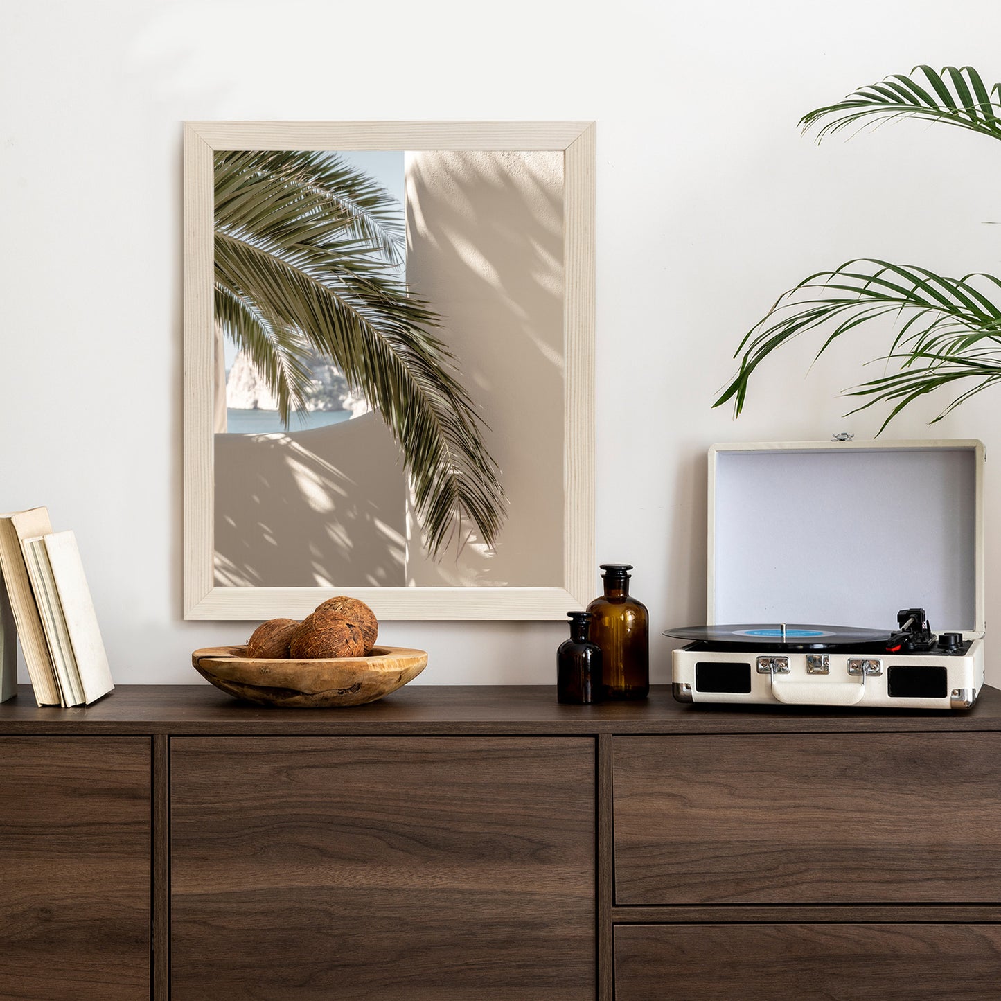 Poster Palmblätter Mit Schatten Auf Einer Beigen Wand Rahmen Holz Mit Passepartout Farbe Natürlich