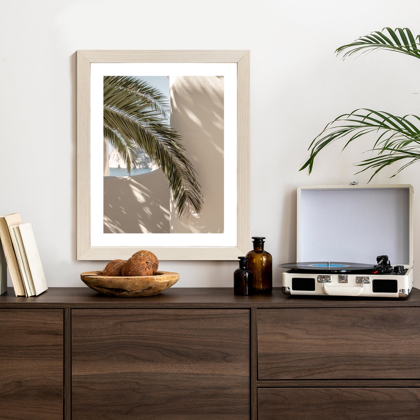 Poster Palmblätter Mit Schatten Auf Einer Beigen Wand Rahmen Holz Mit Passepartout Farbe Natürlich