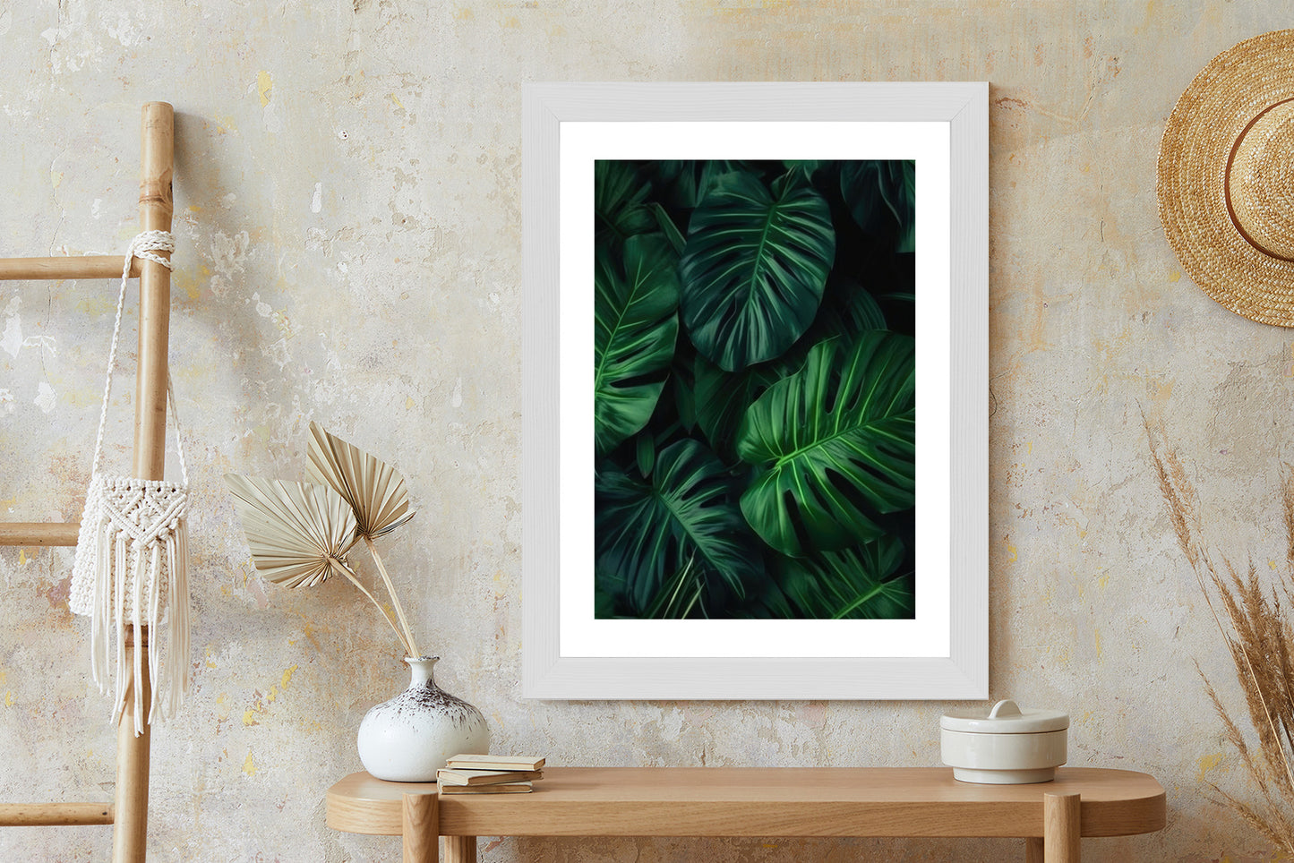 Poster Botanisches Muster Aus Dunkelgrünen Monstera-Blättern Rahmen Holz Mit Passepartout Farbe Natürlich