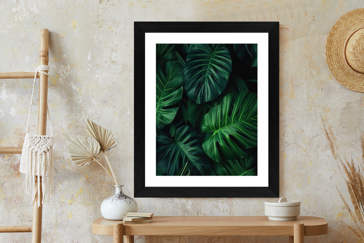Poster Botanisches Muster Aus Dunkelgrünen Monstera-Blättern Rahmen Holz Mit Passepartout Farbe Natürlich