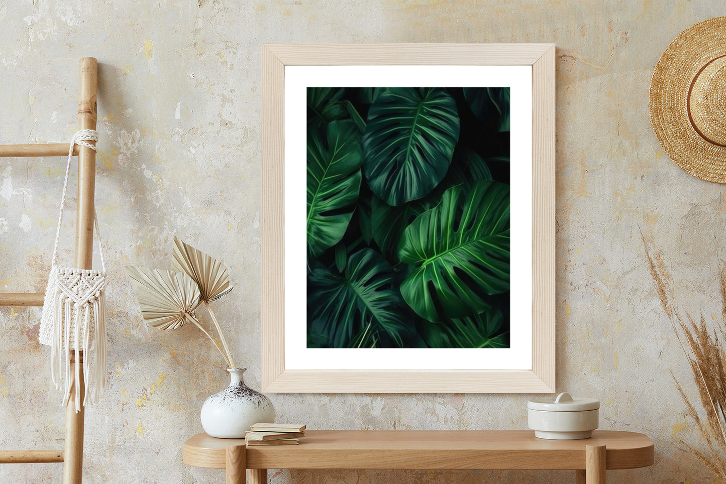 Poster Botanisches Muster Aus Dunkelgrünen Monstera-Blättern Rahmen Holz Mit Passepartout Farbe Natürlich