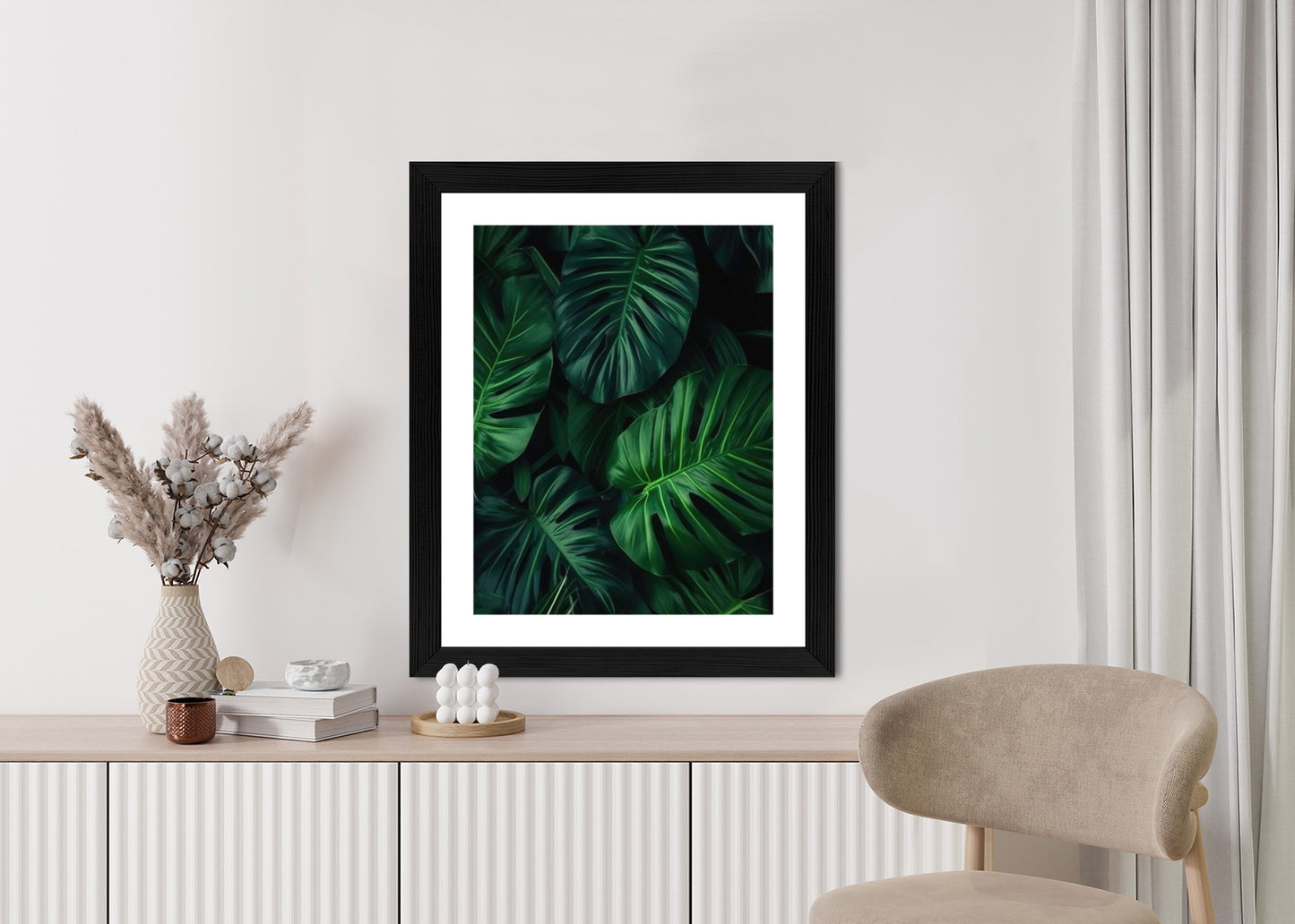 Poster Botanisches Muster Aus Dunkelgrünen Monstera-Blättern Rahmen Holz Mit Passepartout Farbe Natürlich