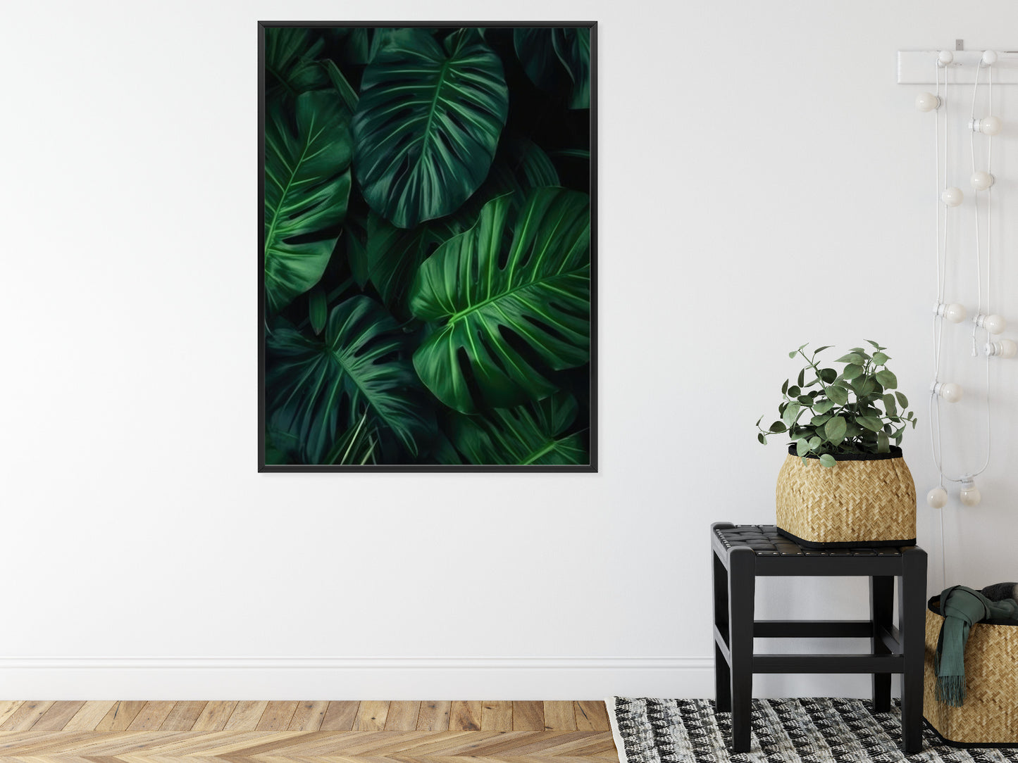 Poster Botanisches Muster Aus Dunkelgrünen Monstera-Blättern Rahmen Holz Mit Passepartout Farbe Natürlich