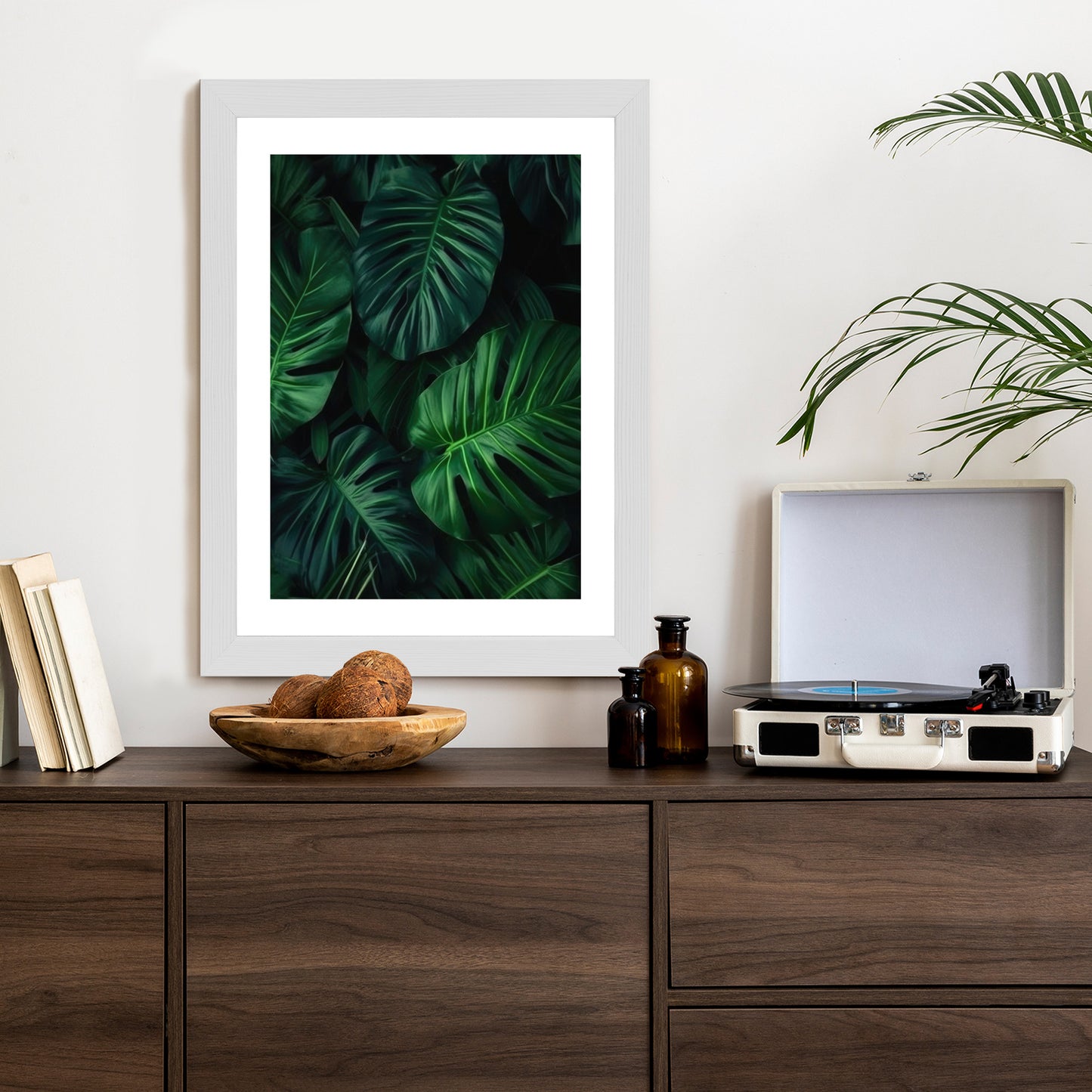 Poster Botanisches Muster Aus Dunkelgrünen Monstera-Blättern Rahmen Holz Mit Passepartout Farbe Natürlich