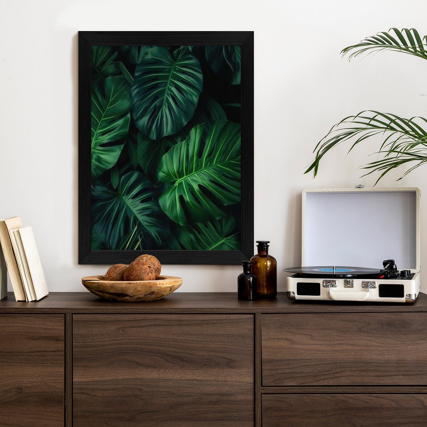Poster Botanisches Muster Aus Dunkelgrünen Monstera-Blättern Rahmen Holz Mit Passepartout Farbe Natürlich