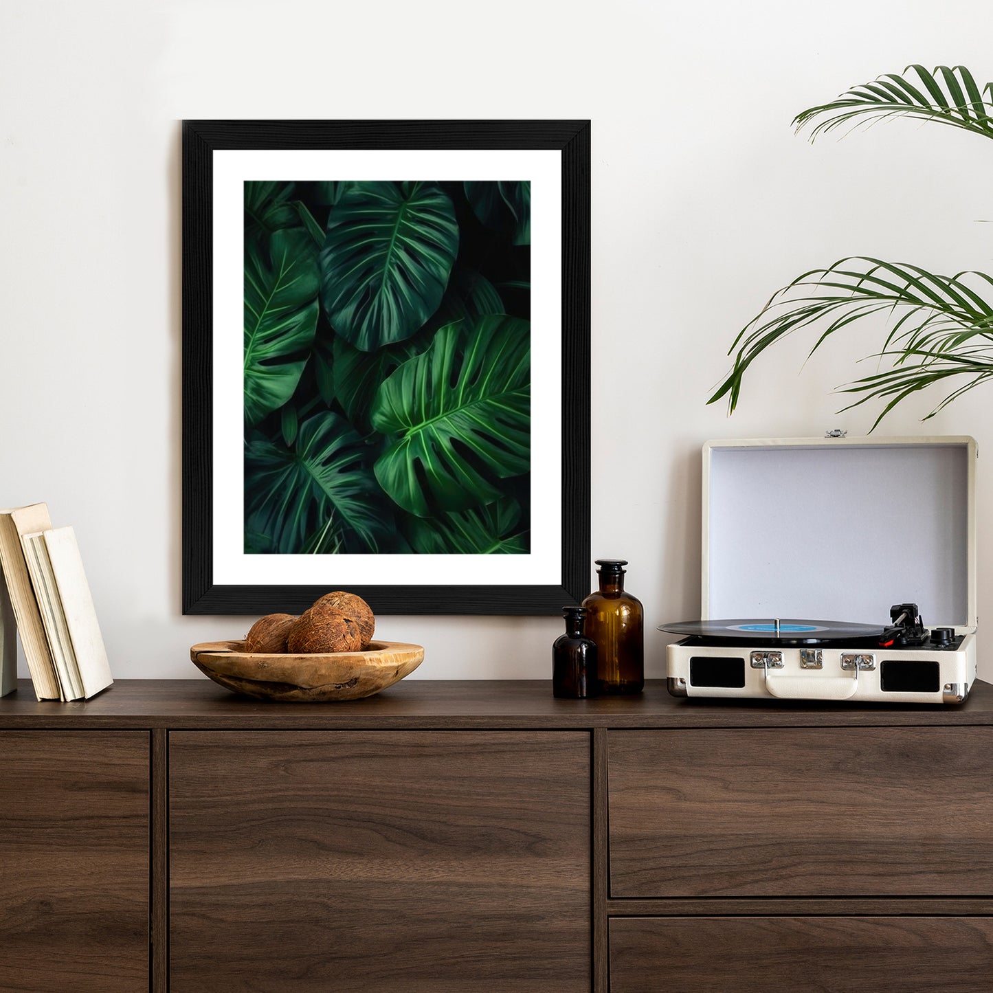 Poster Botanisches Muster Aus Dunkelgrünen Monstera-Blättern Rahmen Holz Mit Passepartout Farbe Natürlich