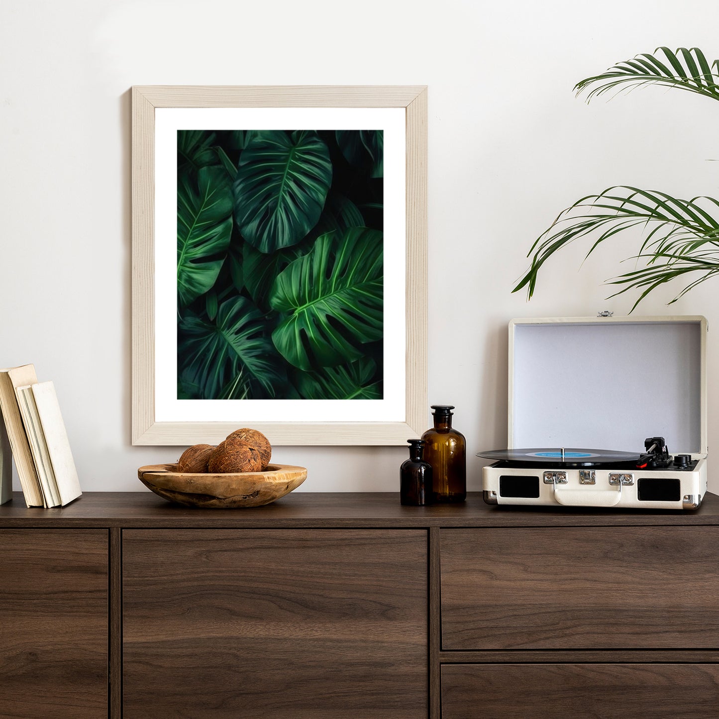 Poster Botanisches Muster Aus Dunkelgrünen Monstera-Blättern Rahmen Holz Mit Passepartout Farbe Natürlich
