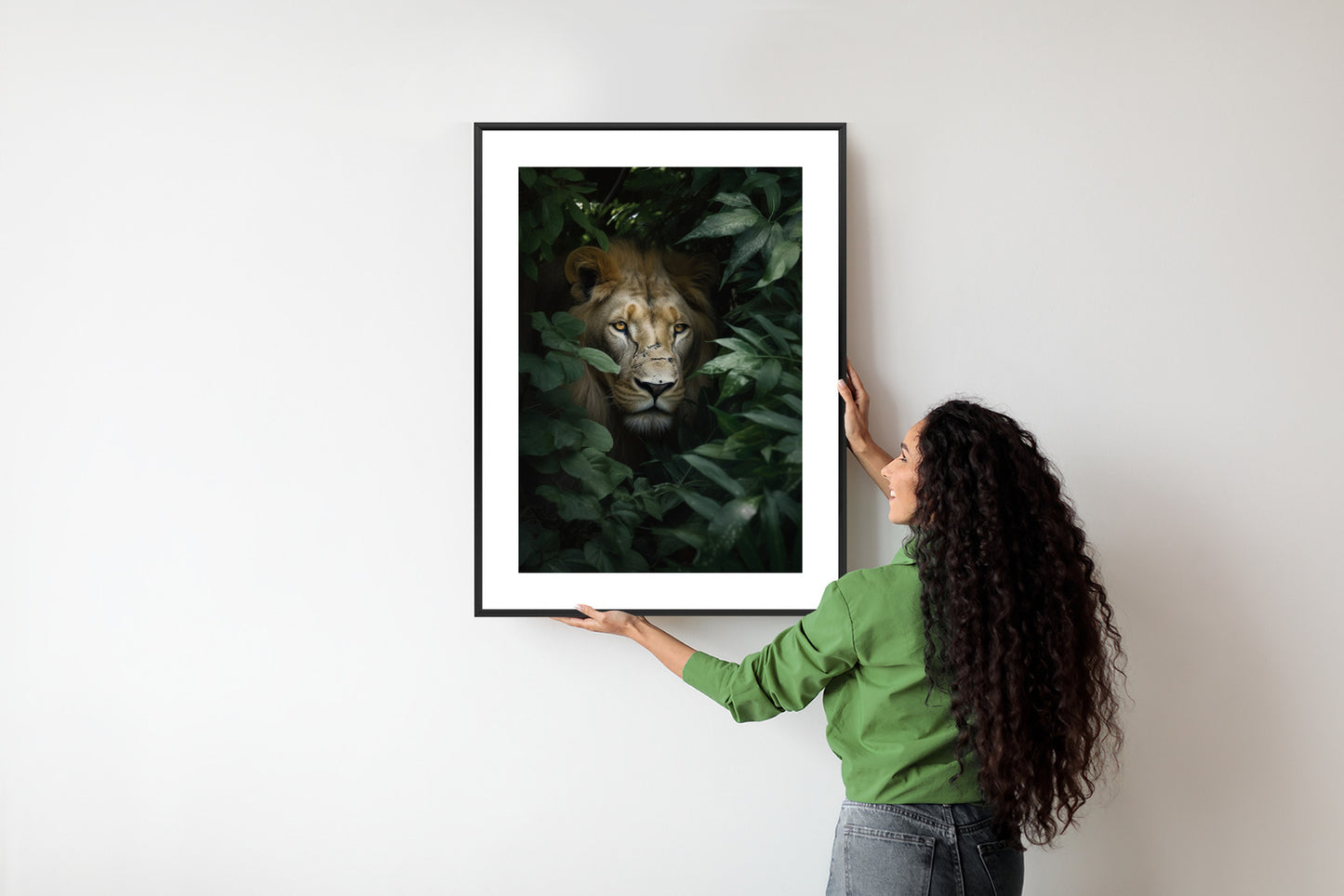 Poster Löwe Zwischen Grünen Blättern Im Dschungel