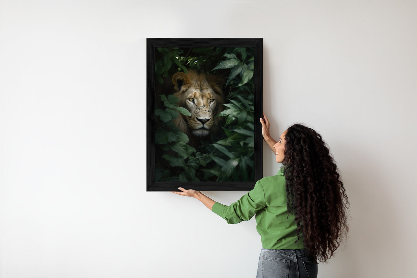 Poster Löwe Zwischen Grünen Blättern Im Dschungel