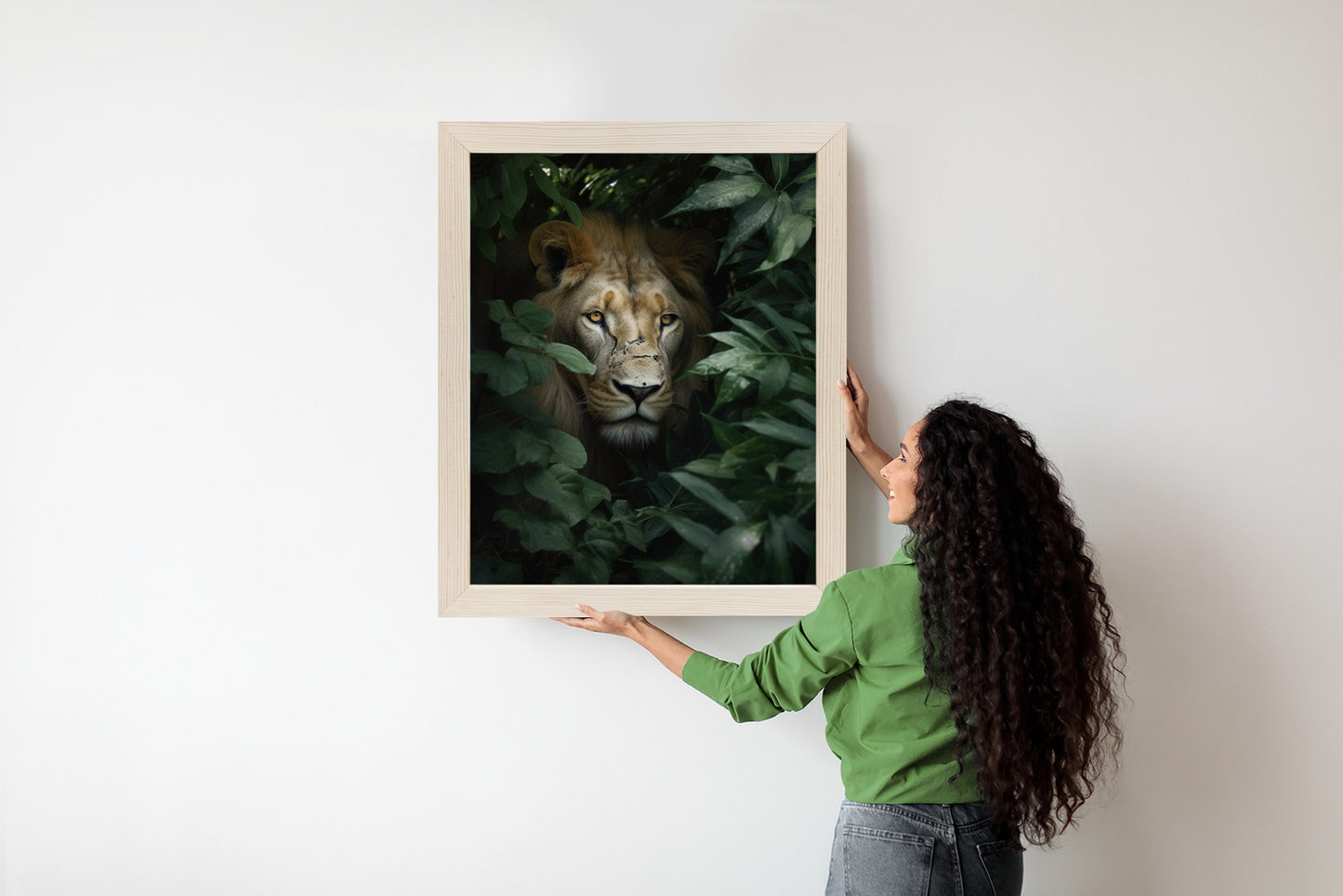 Poster Löwe Zwischen Grünen Blättern Im Dschungel