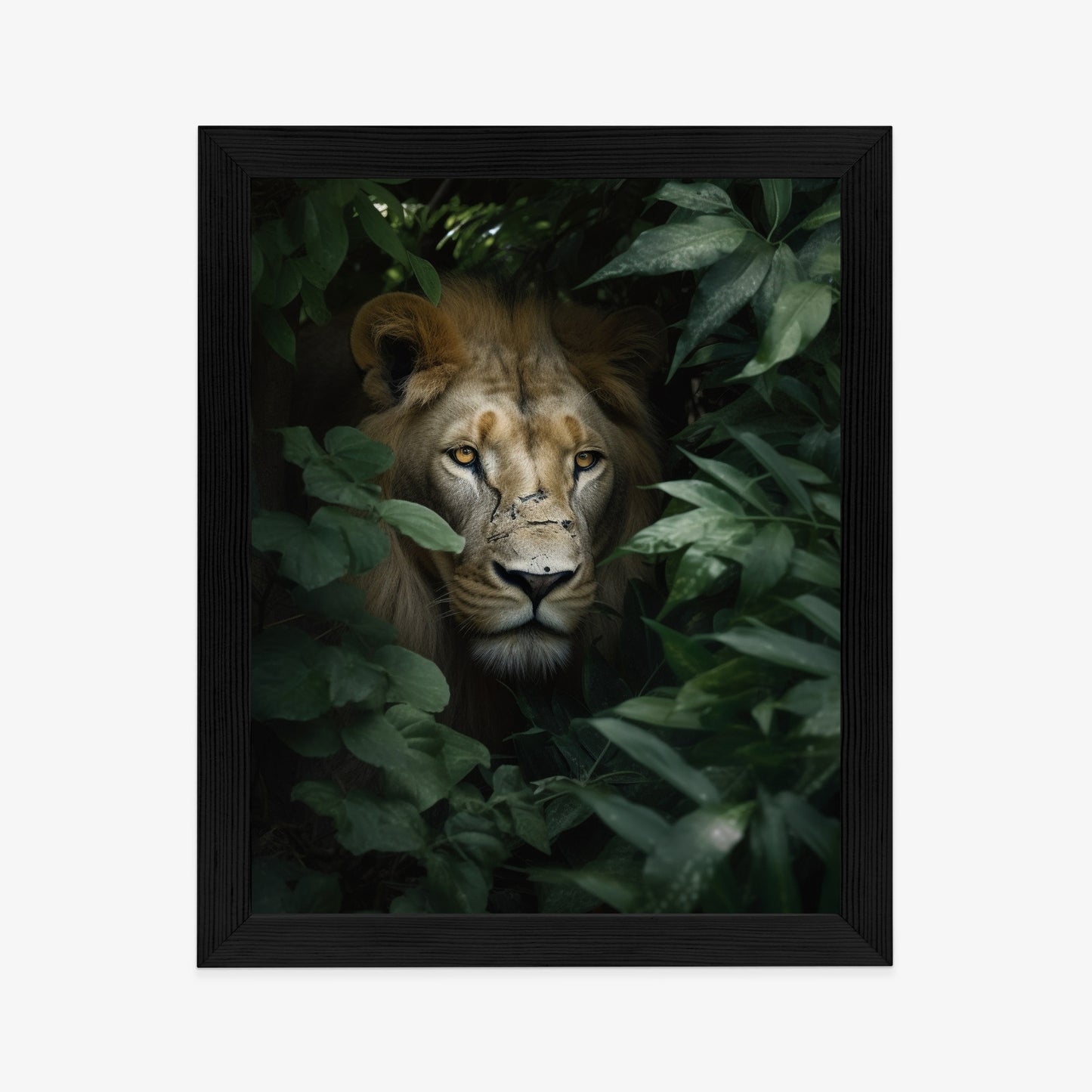 Poster Löwe Zwischen Grünen Blättern Im Dschungel