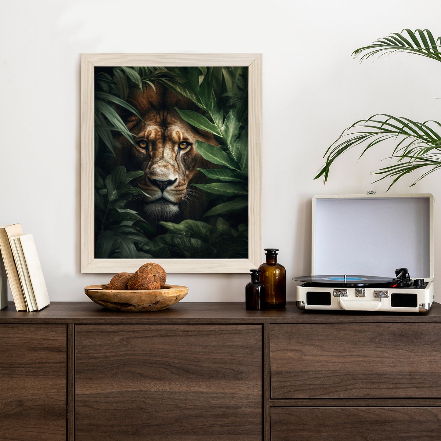 Poster Porträt Eines Löwen Inmitten Tropischer Blätter Rahmen Hölzern Farbe Natürlich