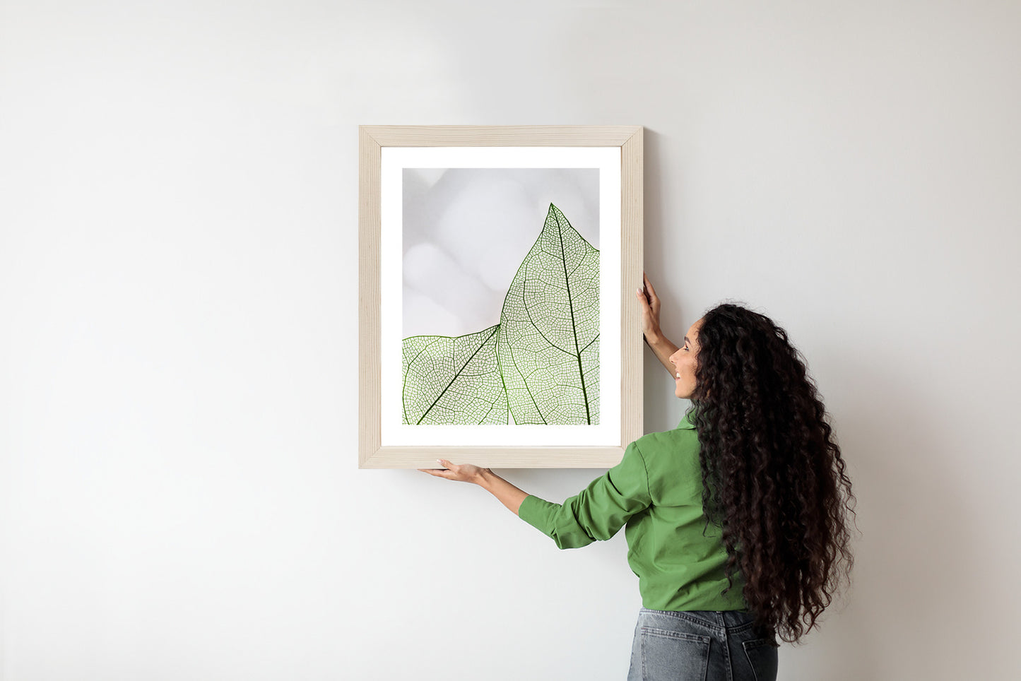 Poster Grüne Transparente Blätter Auf Hellem Hintergrund