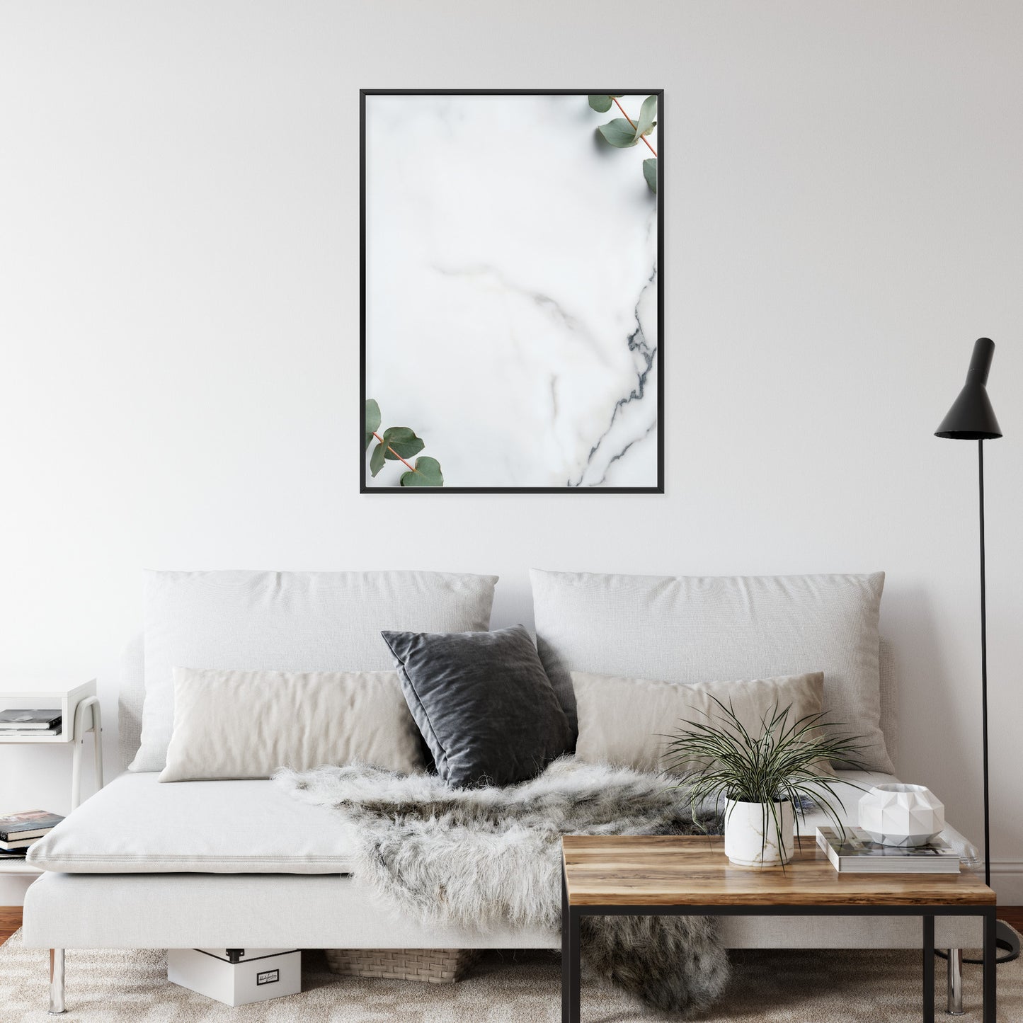 Poster Grünes Eukalyptusblatt Auf Marmor Rahmen Holz Mit Passepartout Farbe Natürlich