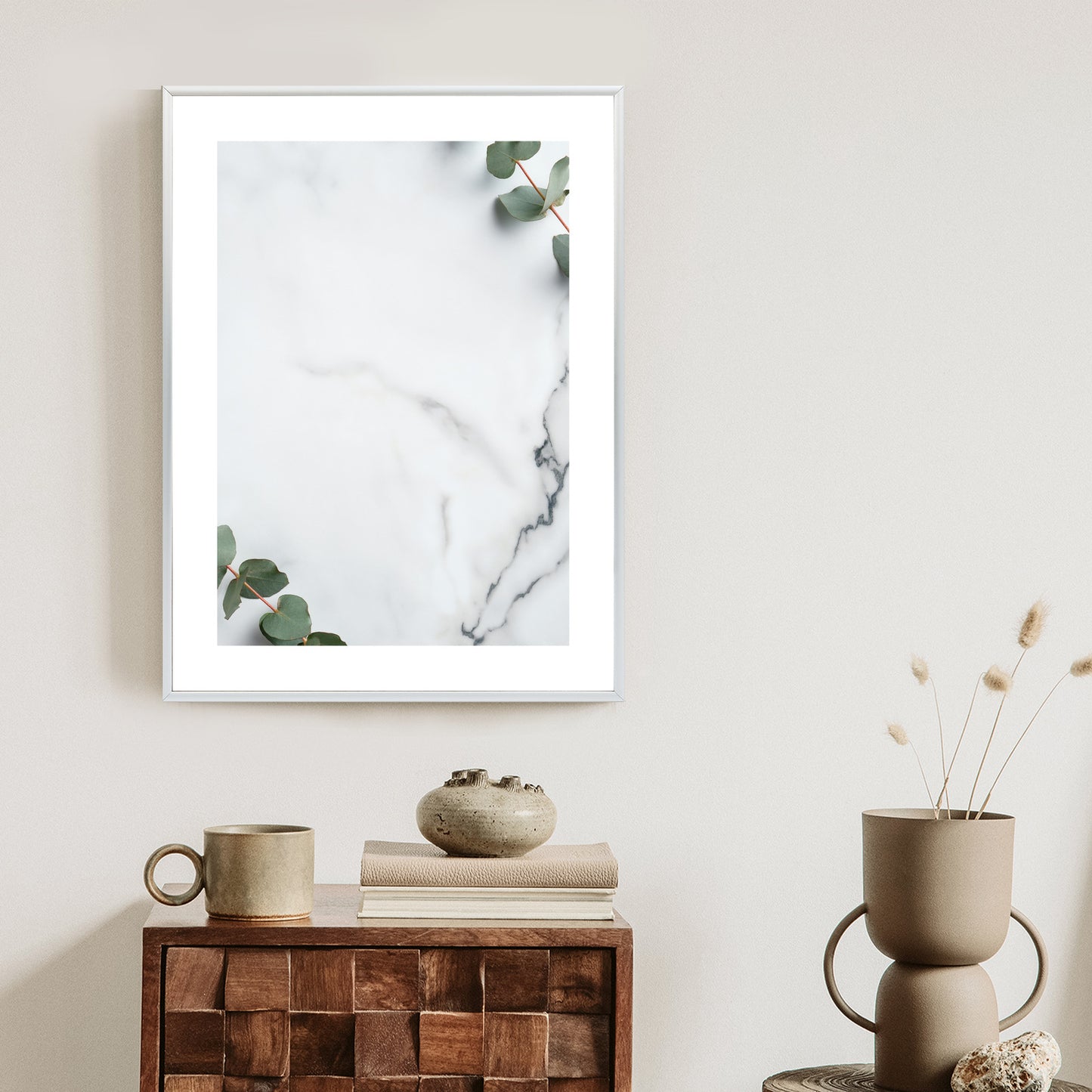 Poster Grünes Eukalyptusblatt Auf Marmor Rahmen Holz Mit Passepartout Farbe Natürlich