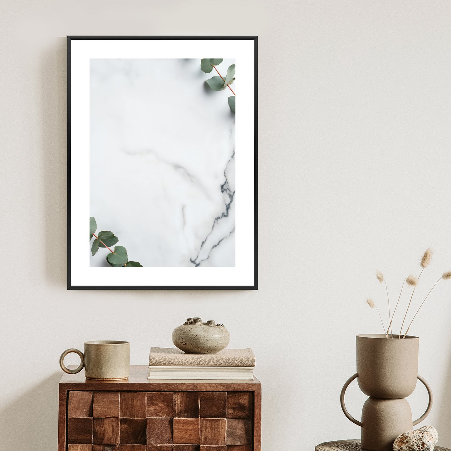 Poster Grünes Eukalyptusblatt Auf Marmor Rahmen Holz Mit Passepartout Farbe Natürlich