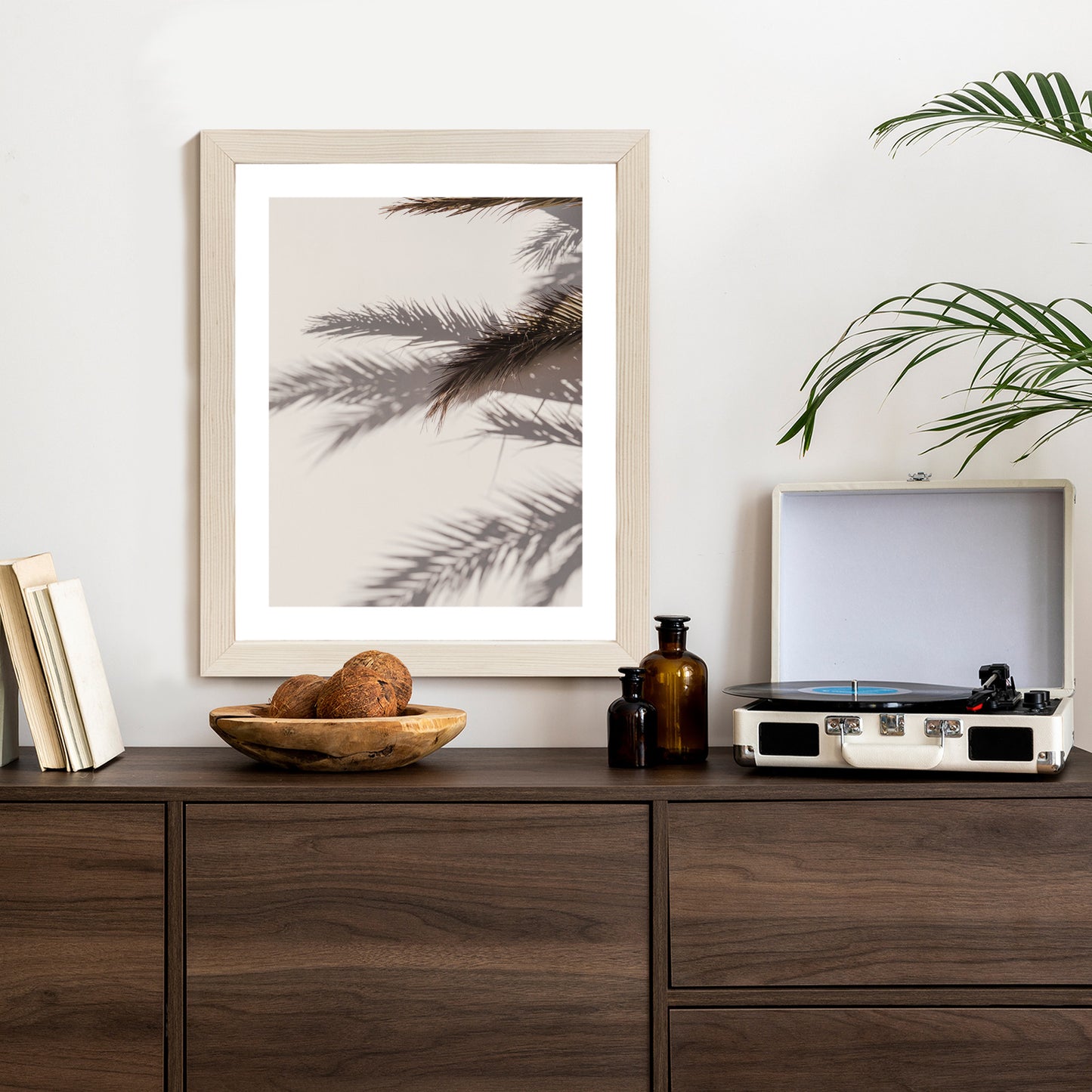 Poster Palmblätter Mit Schattenreflexion An Der Wand Rahmen Holz Mit Passepartout Farbe Natürlich