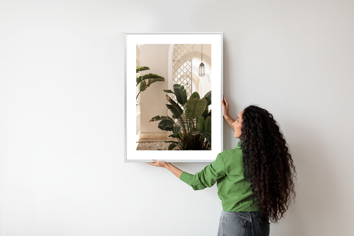 Poster Palmen Am Eingang Eines Weißen Orientalischen Hauses Rahmen Holz Mit Passepartout Farbe Natürlich
