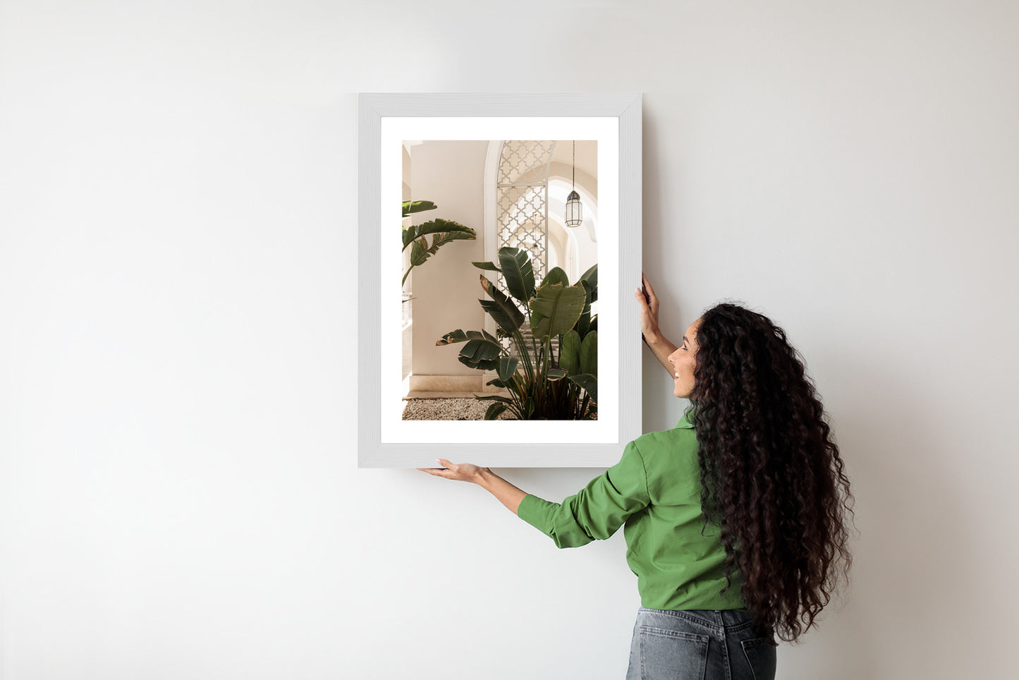 Poster Palmen Am Eingang Eines Weißen Orientalischen Hauses Rahmen Holz Mit Passepartout Farbe Natürlich