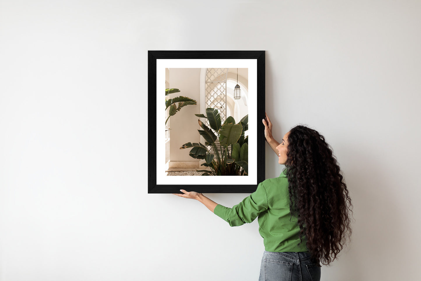 Poster Palmen Am Eingang Eines Weißen Orientalischen Hauses Rahmen Holz Mit Passepartout Farbe Natürlich