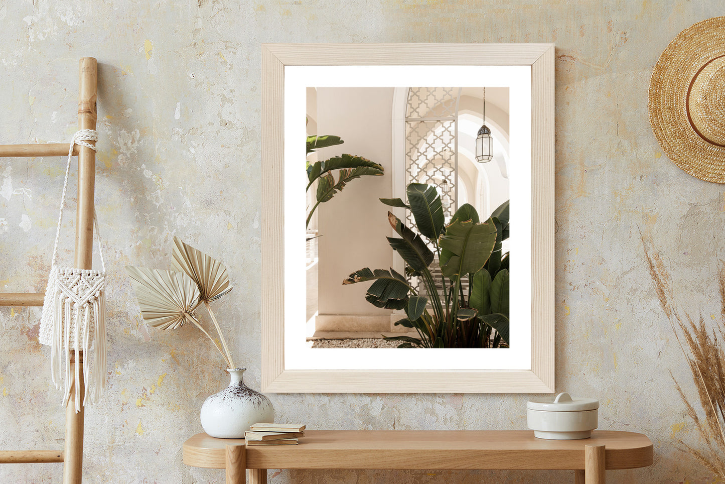 Poster Palmen Am Eingang Eines Weißen Orientalischen Hauses Rahmen Holz Mit Passepartout Farbe Natürlich
