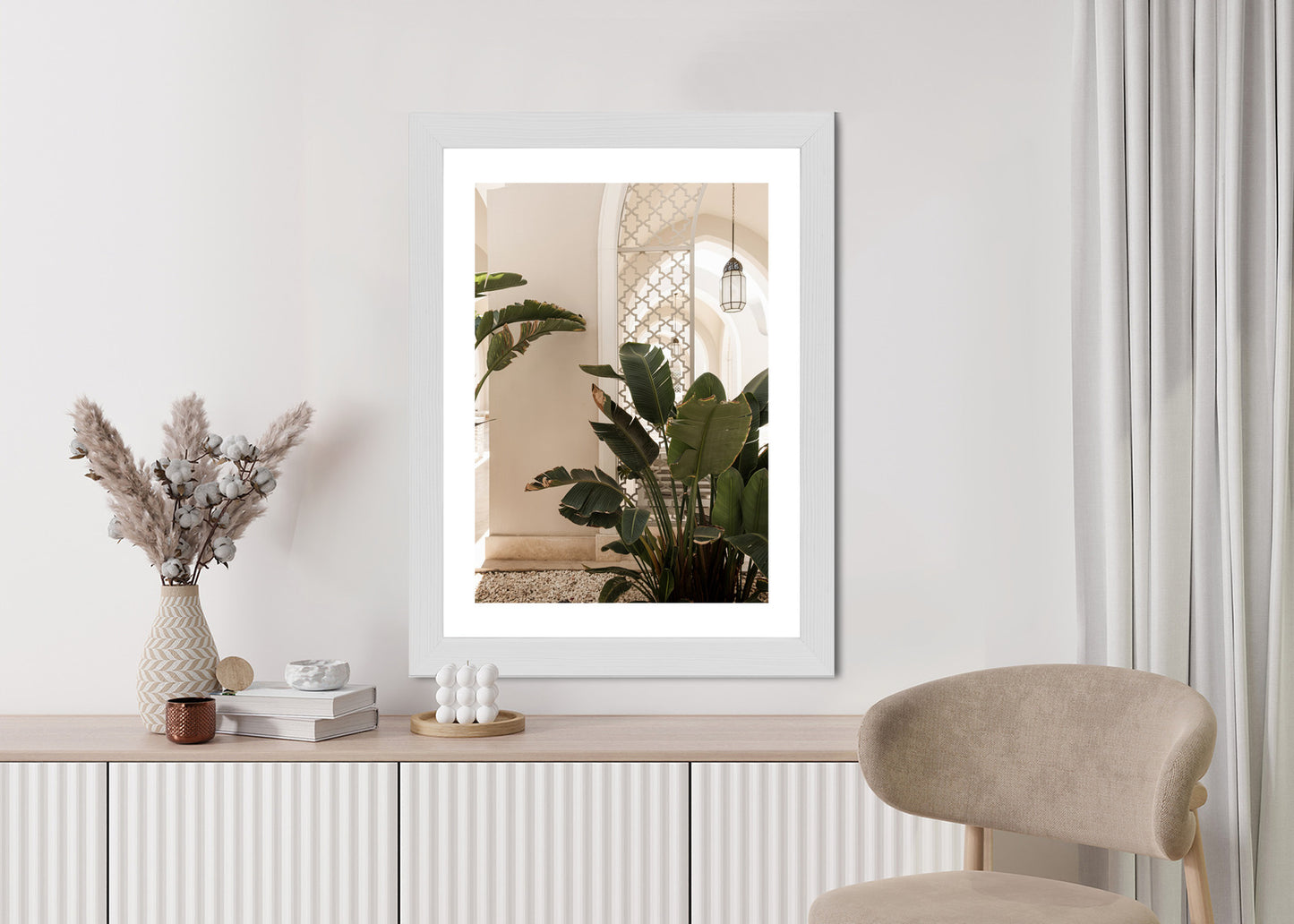 Poster Palmen Am Eingang Eines Weißen Orientalischen Hauses Rahmen Holz Mit Passepartout Farbe Natürlich