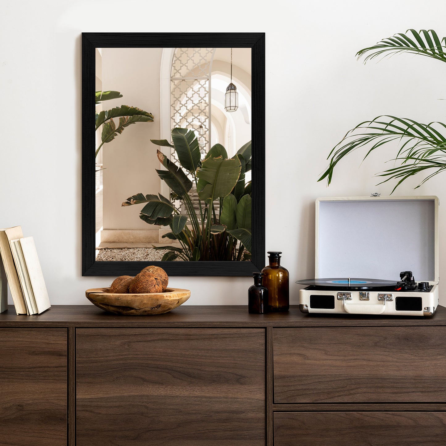 Poster Palmen Am Eingang Eines Weißen Orientalischen Hauses Rahmen Holz Mit Passepartout Farbe Natürlich