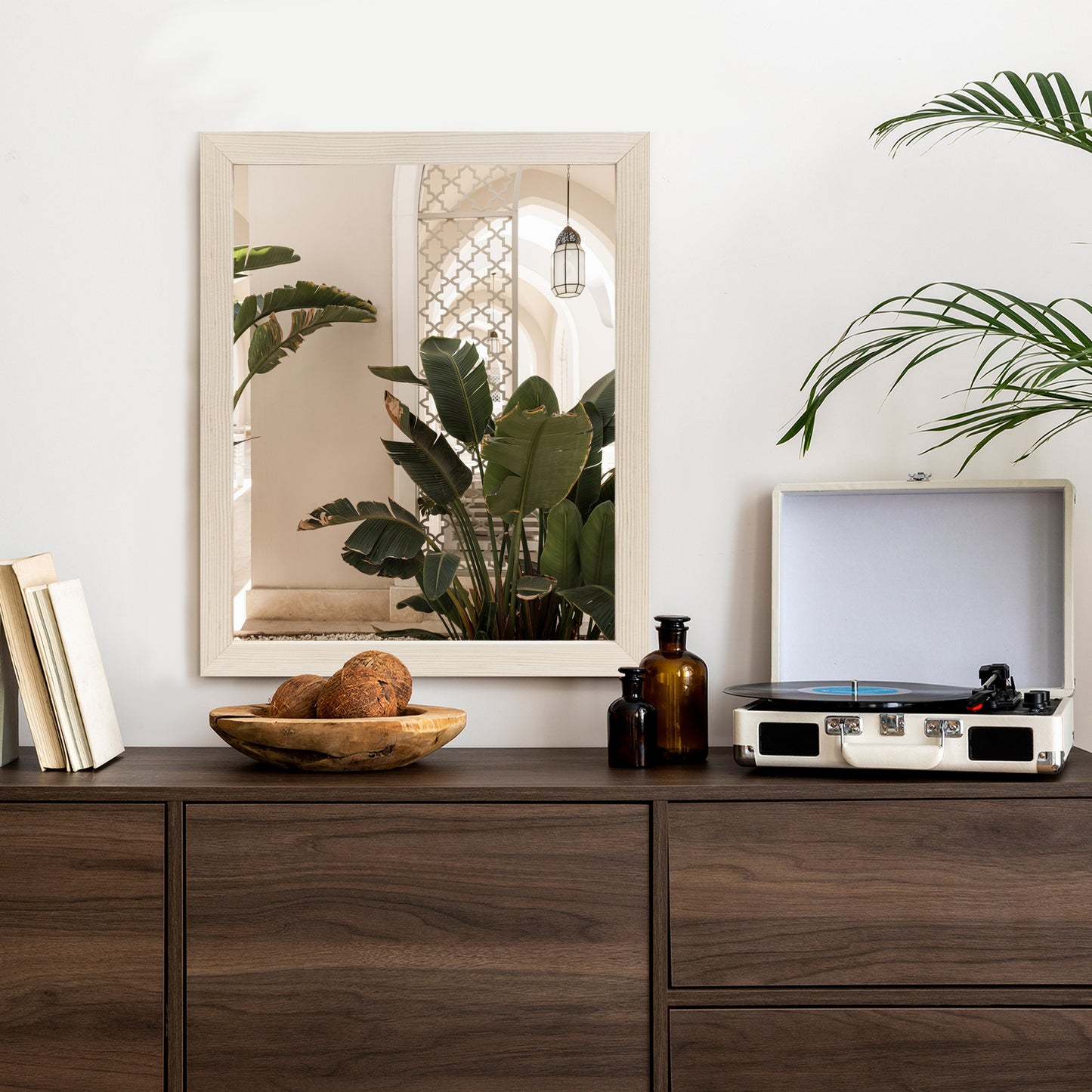 Poster Palmen Am Eingang Eines Weißen Orientalischen Hauses Rahmen Holz Mit Passepartout Farbe Natürlich